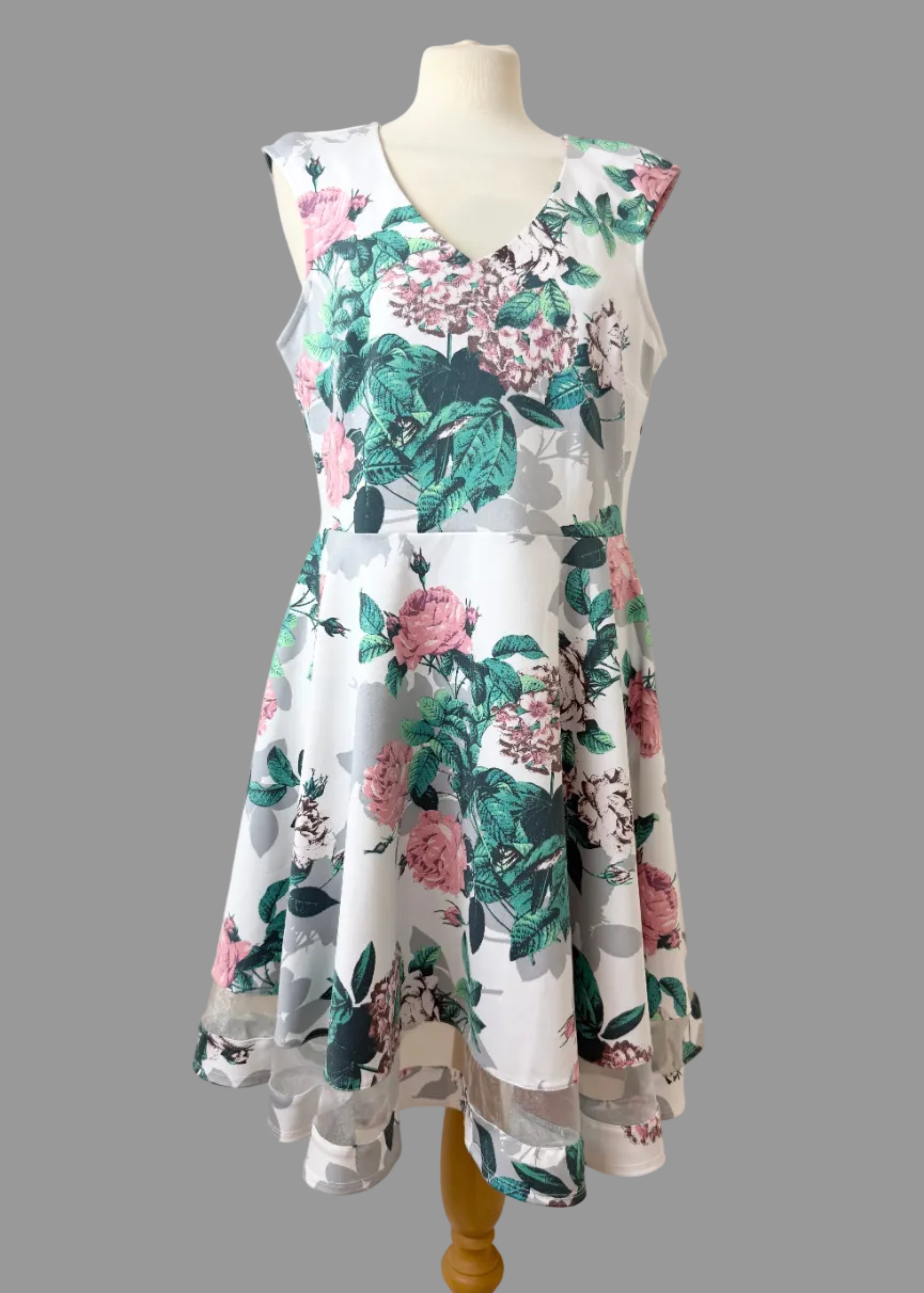 Papaya White Floral Fit & Flare Dress UK16 V-Neck Sleeveless Stretch