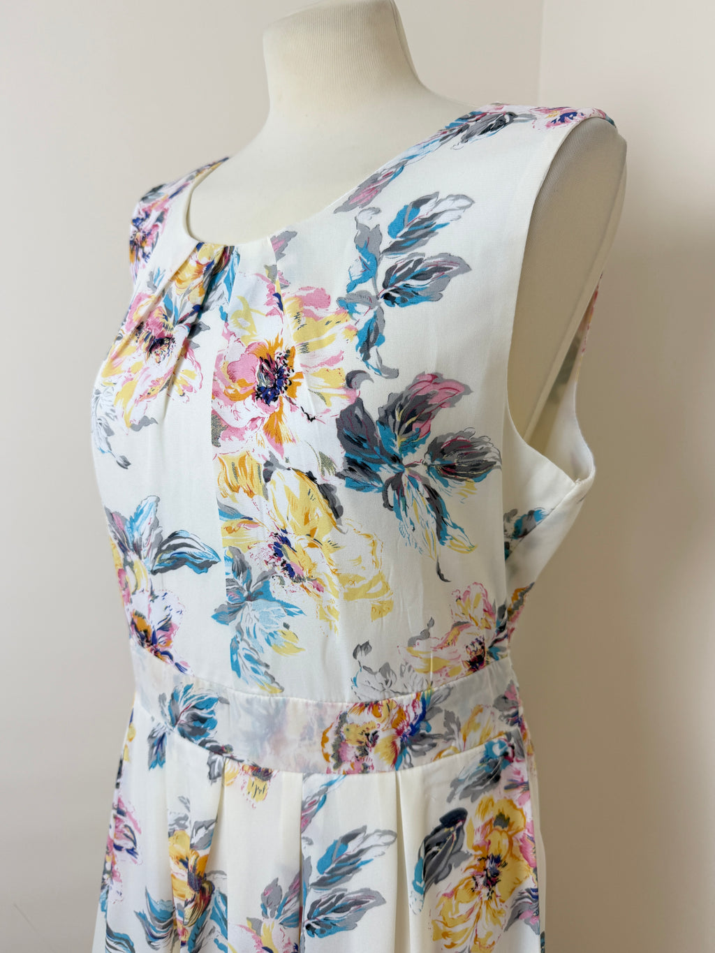 Izabel London Floral Dress UK16 BNWT Sleeveless Pleated High Neck Fit & Flare
