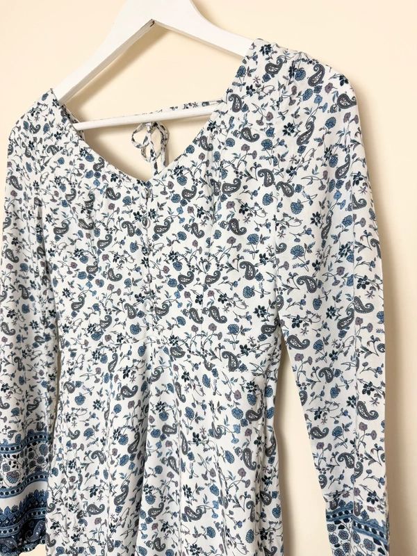 Hollister Blue Floral Paisley Mini Dress Frill Hem Tie Back V Neck XS