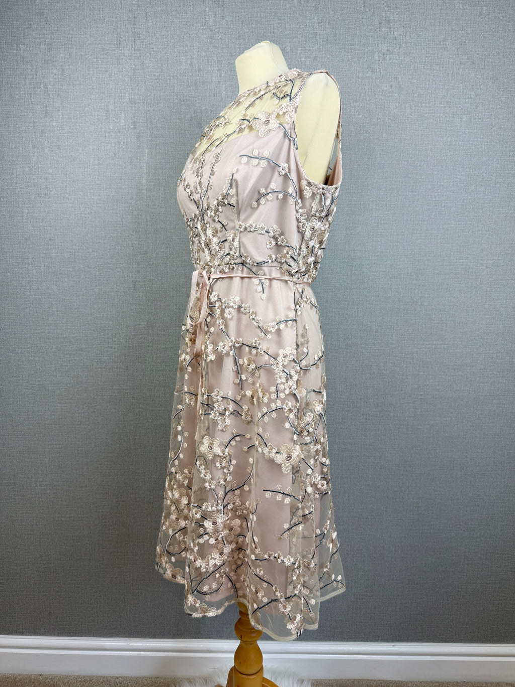 Phase Eight Embroidered Floral Occasion Dress UK16 – Pre-Loved