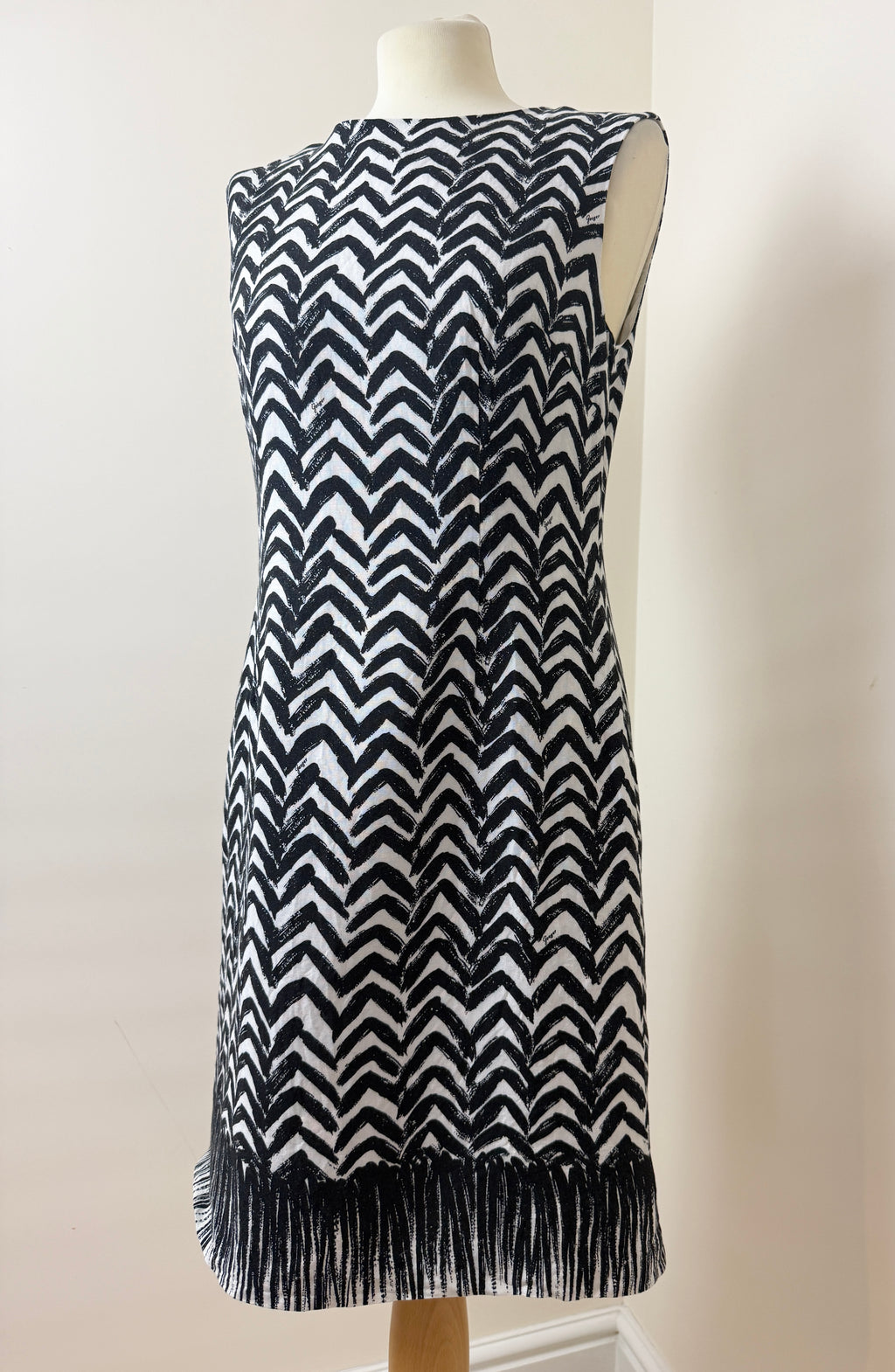 Jaeger Black Ivory Chevron Shift Dress UK12 Sleeveless Linen Blend Abstract