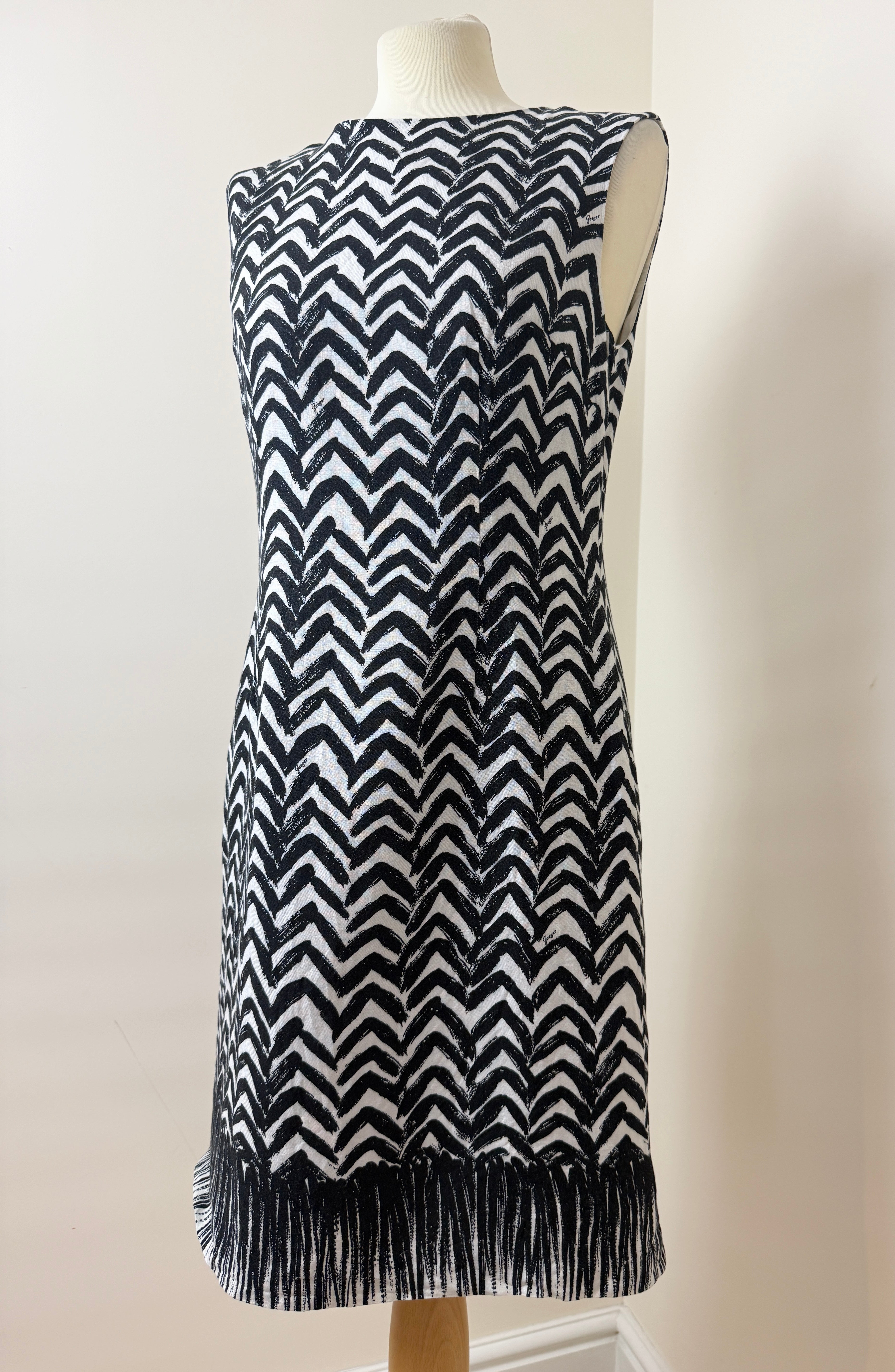 Jaeger Black Ivory Chevron Shift Dress UK12 Sleeveless Linen Blend Abstract
