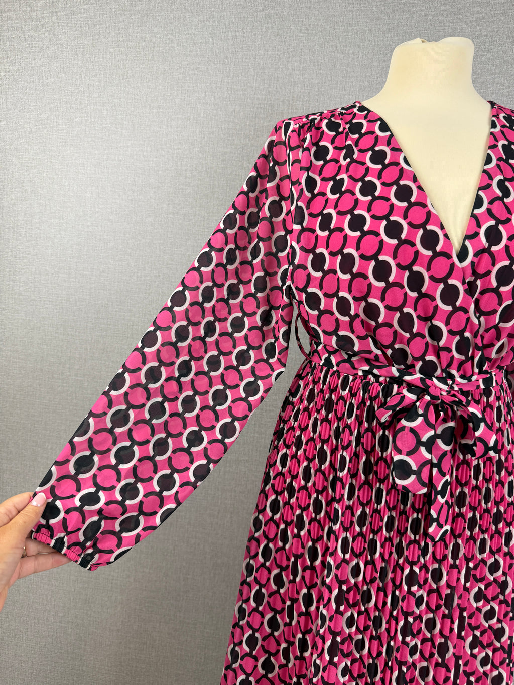 Sugar BaBe Pink Geometric Pleated Midi Dress Made in Italy UK 10 – BNWT