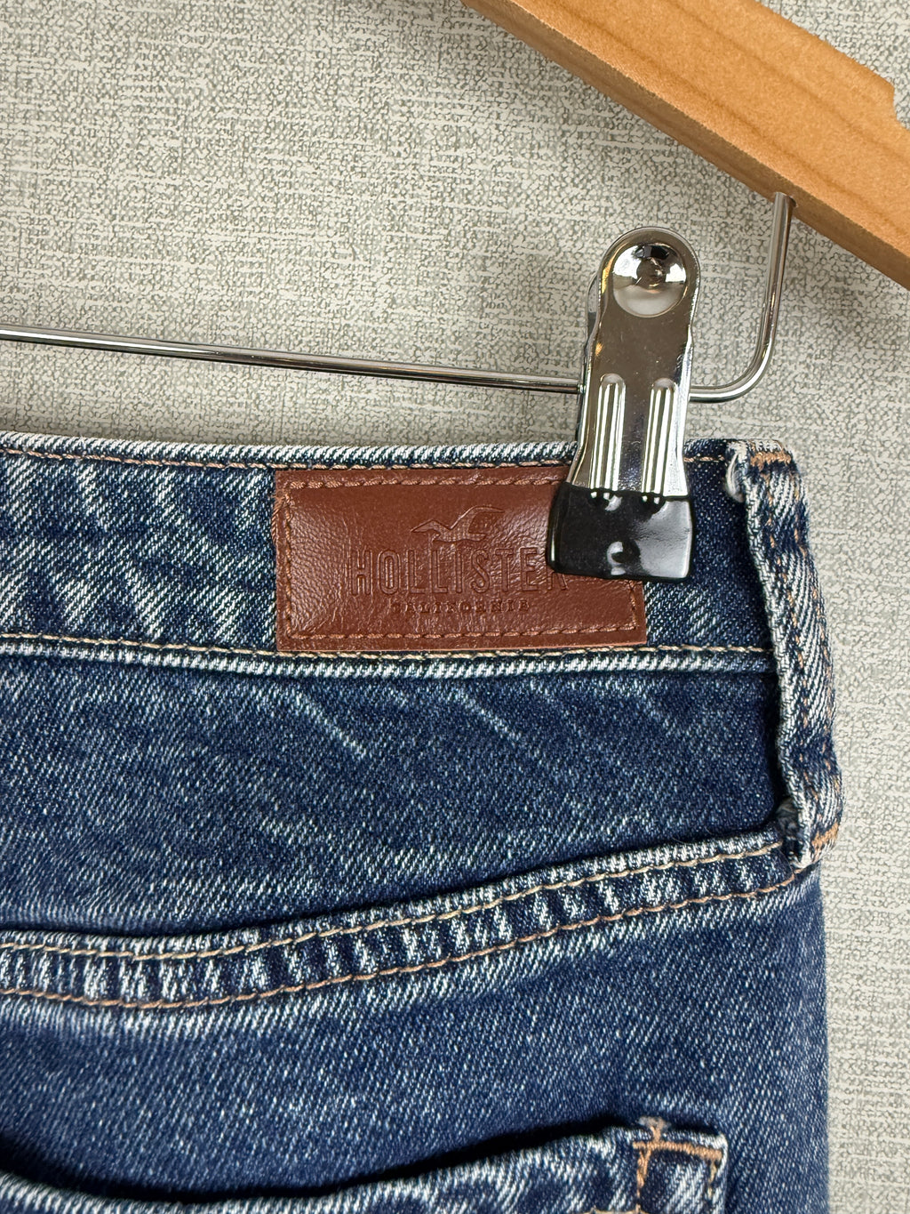 Hollister Ultra High Rise Mom Jeans Dark Wash Denim W28 L27 UK8