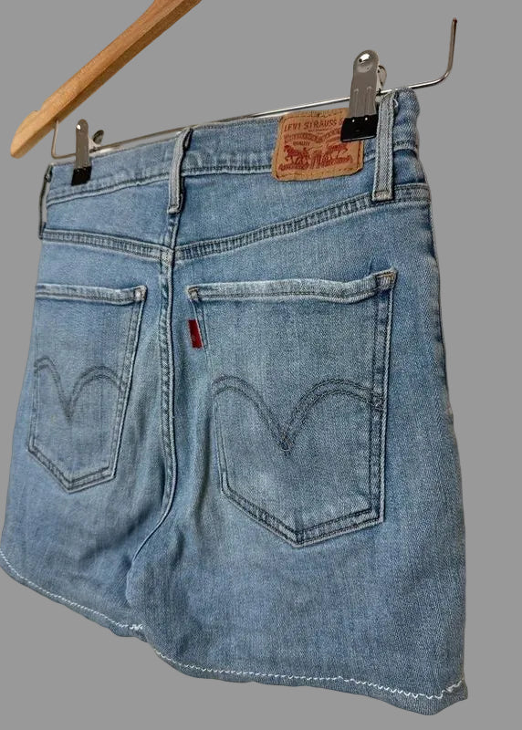 Levi’s Mile High Denim Shorts Light Wash High Waisted W27