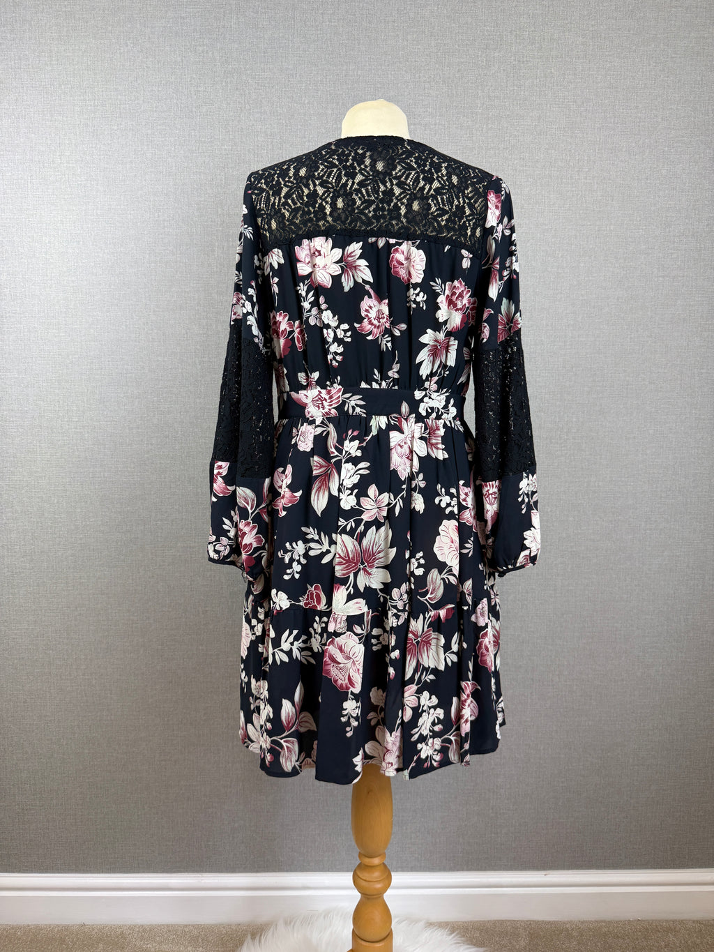 French Connection Black Floral Lace Skater Dress Size 12 – Preloved