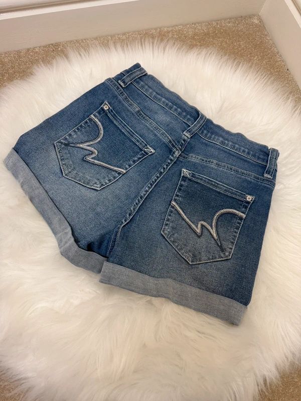 Wallflower Women’s Sassy High Rise Medium Wash Denim Shorts – Waist 26''