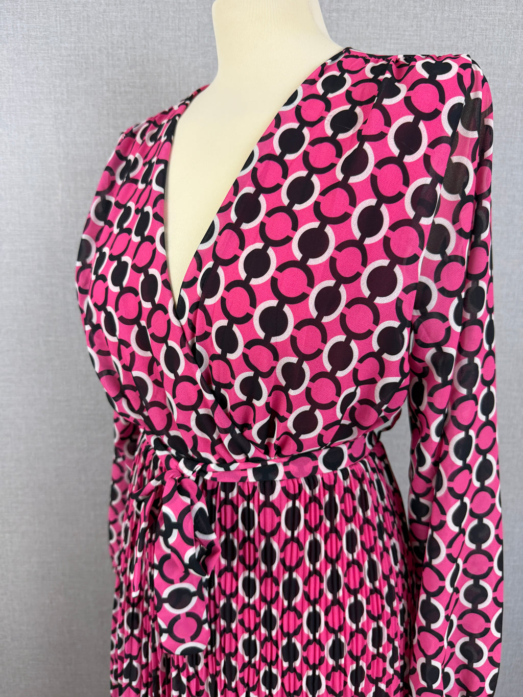 Sugar BaBe Pink Geometric Pleated Midi Dress Made in Italy UK 10 – BNWT