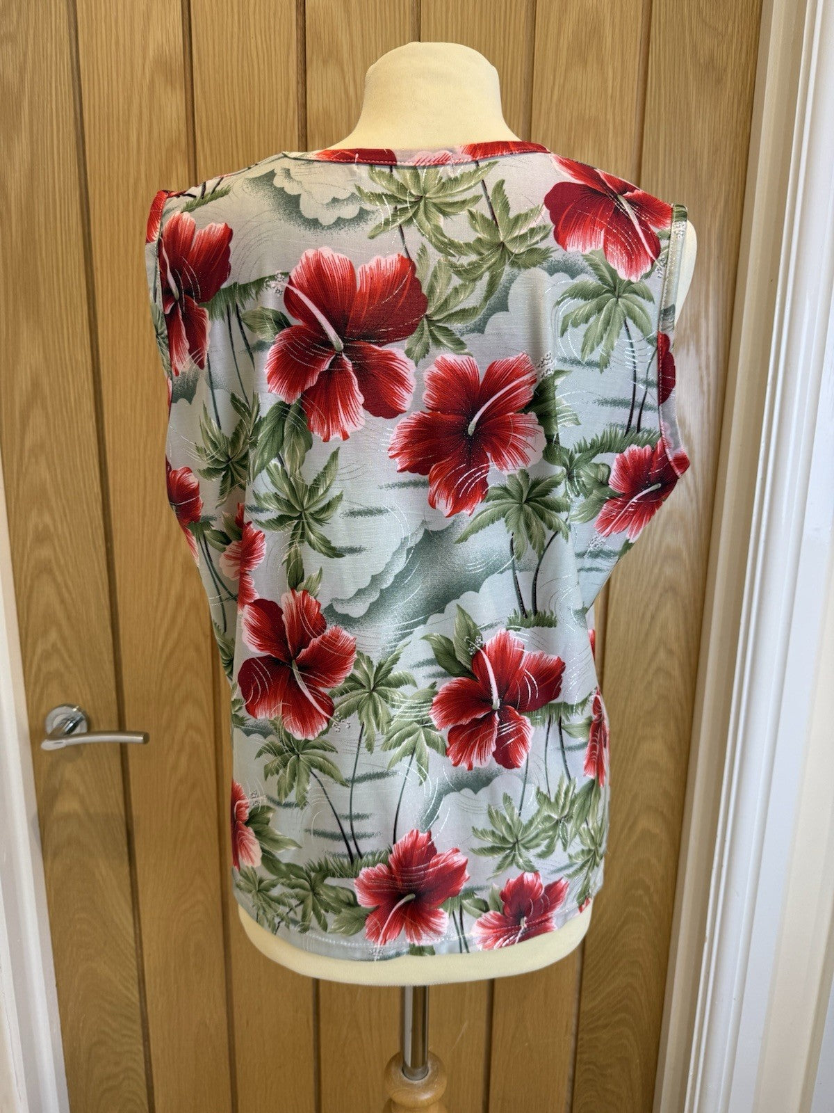 Asian Inspired Red/Green Floral Lily Sleeveless Top - Small