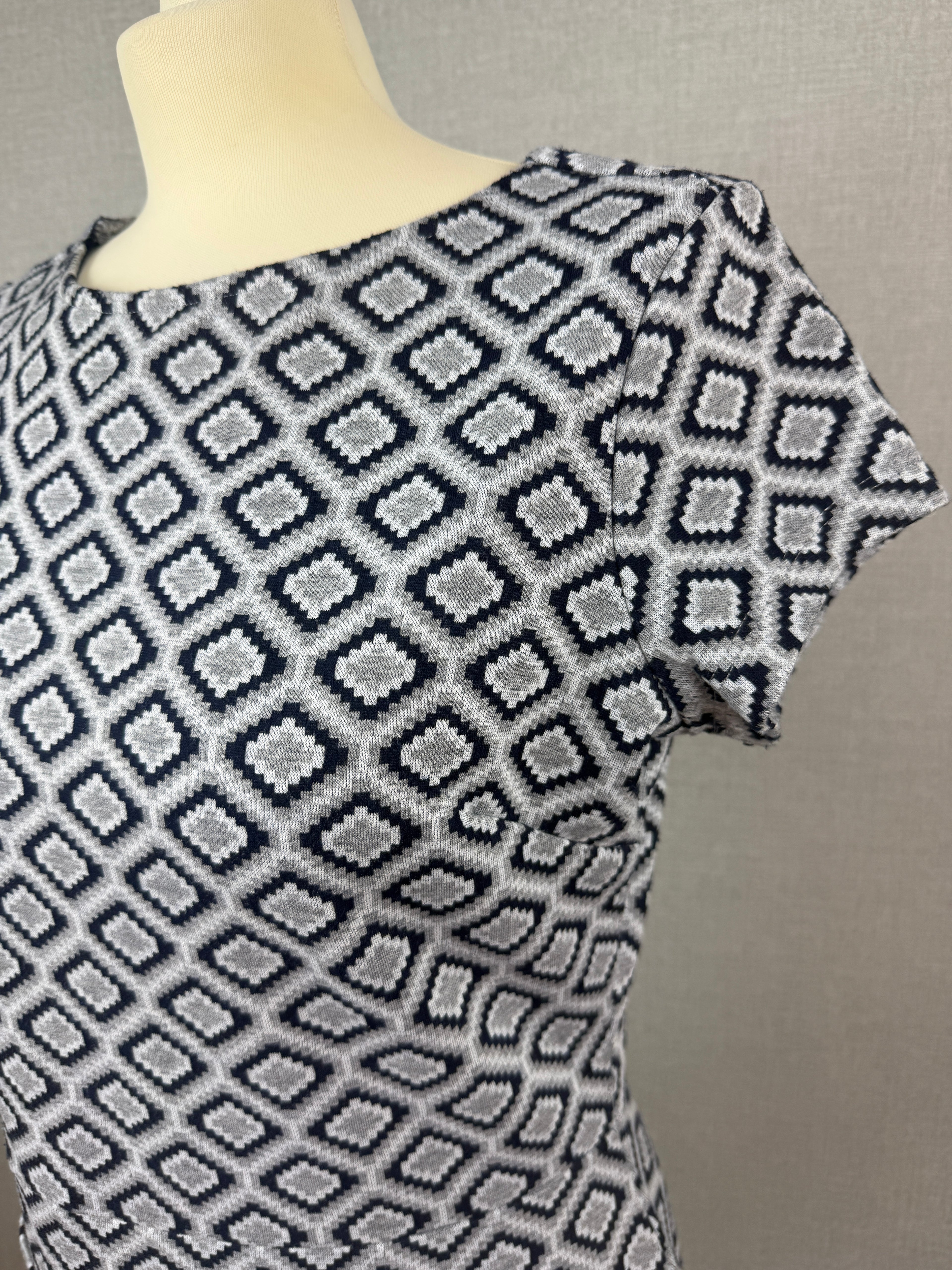 Grey & Black Geometric Print Fit & Flare Dress UK 12 – Pre-Loved
