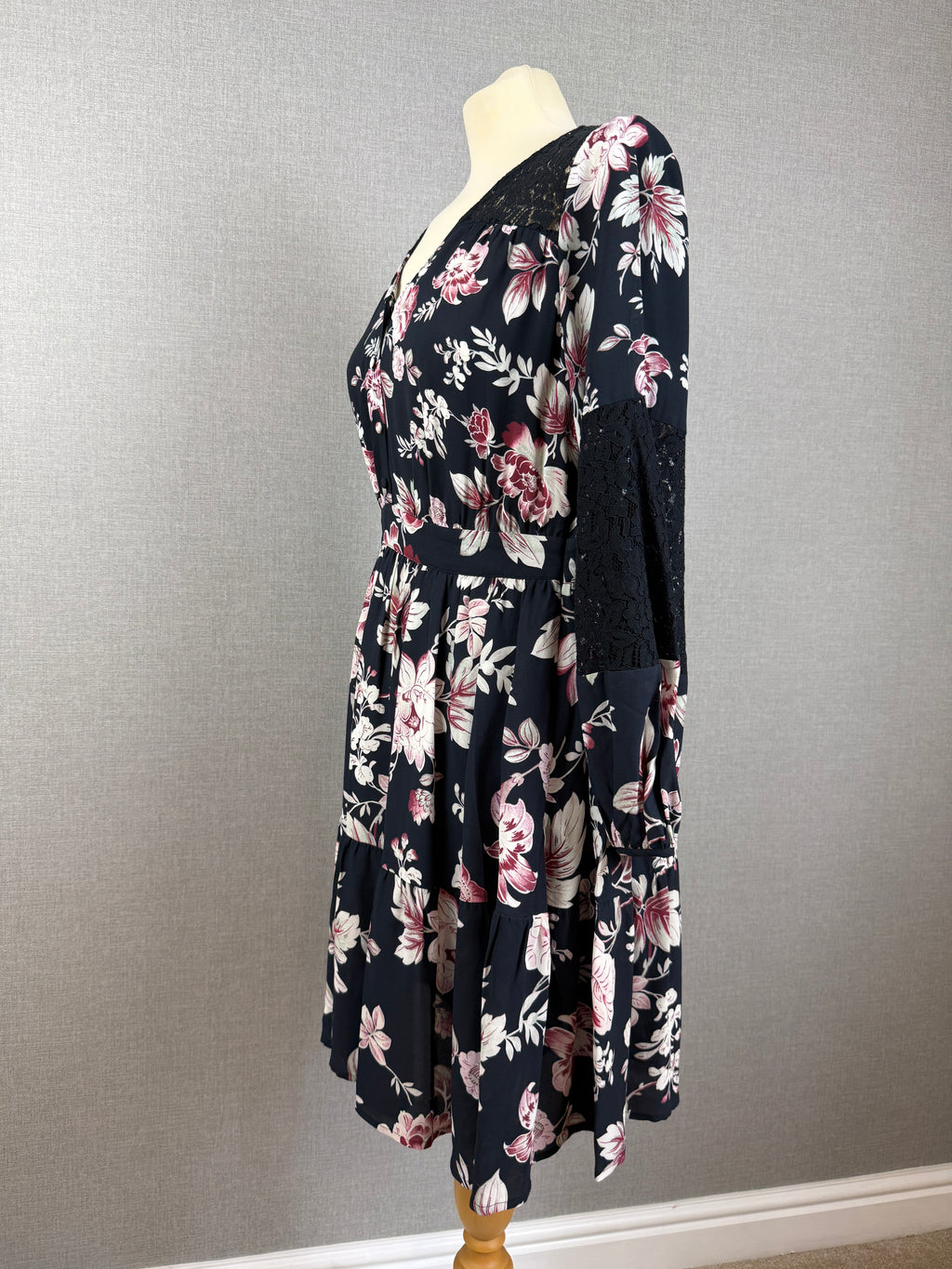 French Connection Black Floral Lace Skater Dress Size 12 – Preloved