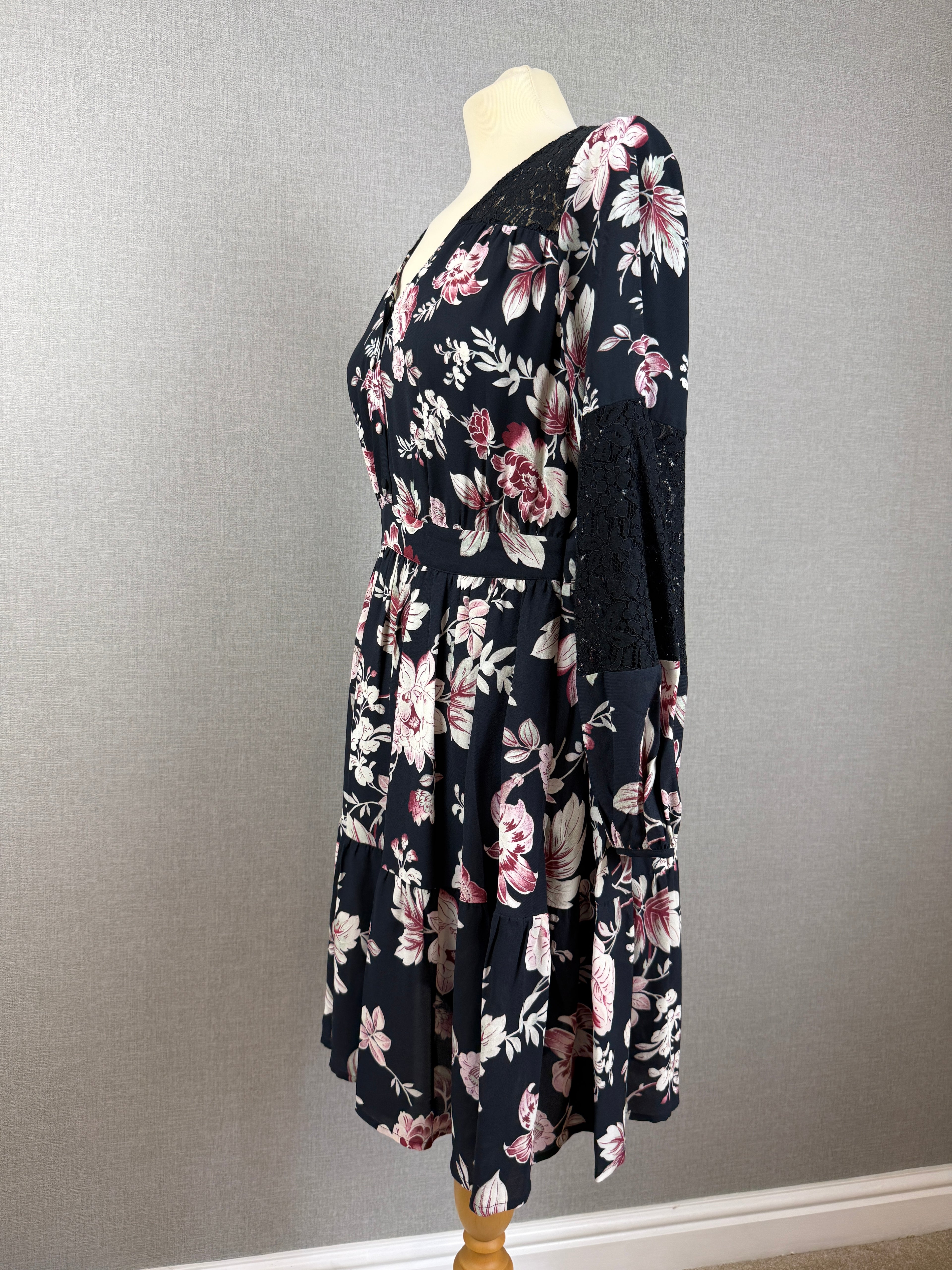 French Connection Black Floral Lace Skater Dress Size 12 – Preloved