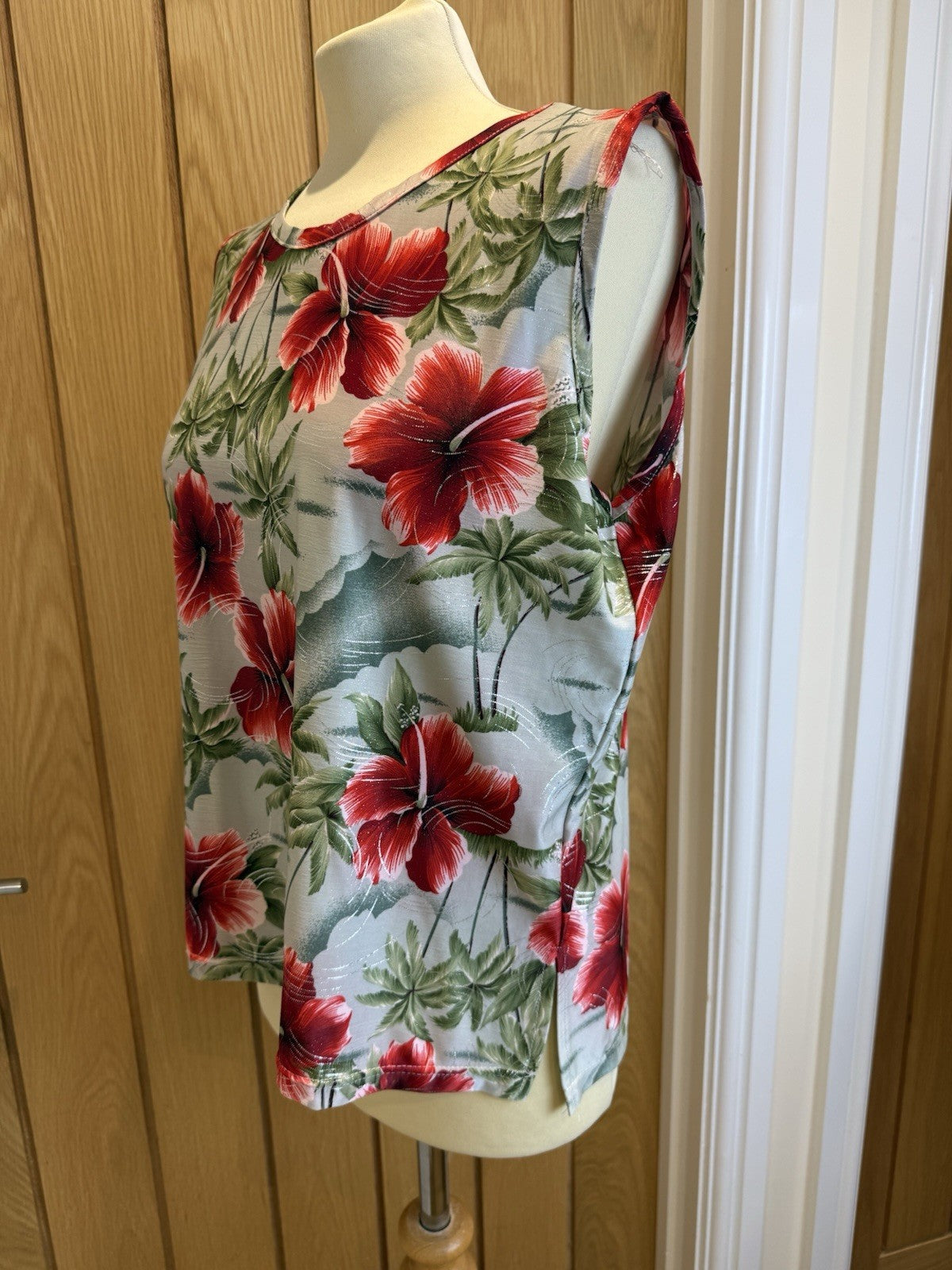 Asian Inspired Red/Green Floral Lily Sleeveless Top - Small