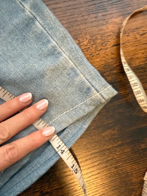 Levi’s Mile High Denim Shorts Light Wash High Waisted W27