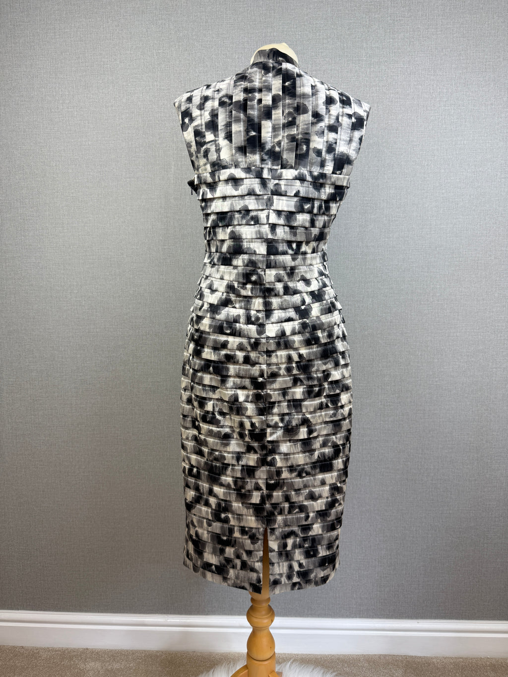 Gina Bacconi Abstract Print Pleated Occasion Dress UK 14 - Preloved