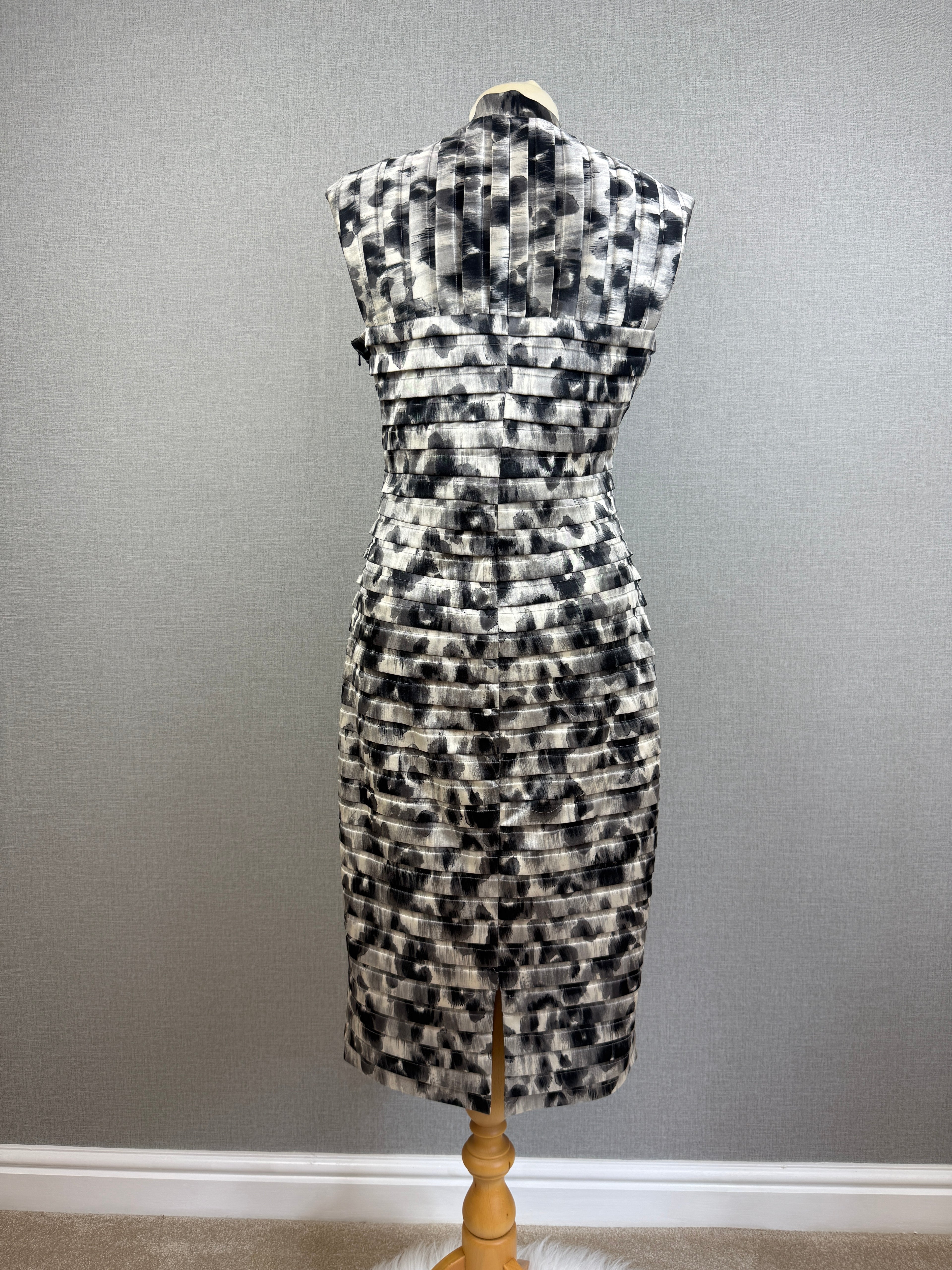 Gina Bacconi Abstract Print Pleated Occasion Dress UK 14 - Preloved