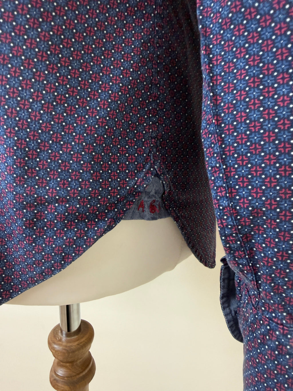 Abbie & Rose Navy Red Geometric Print Shirt Mens Large