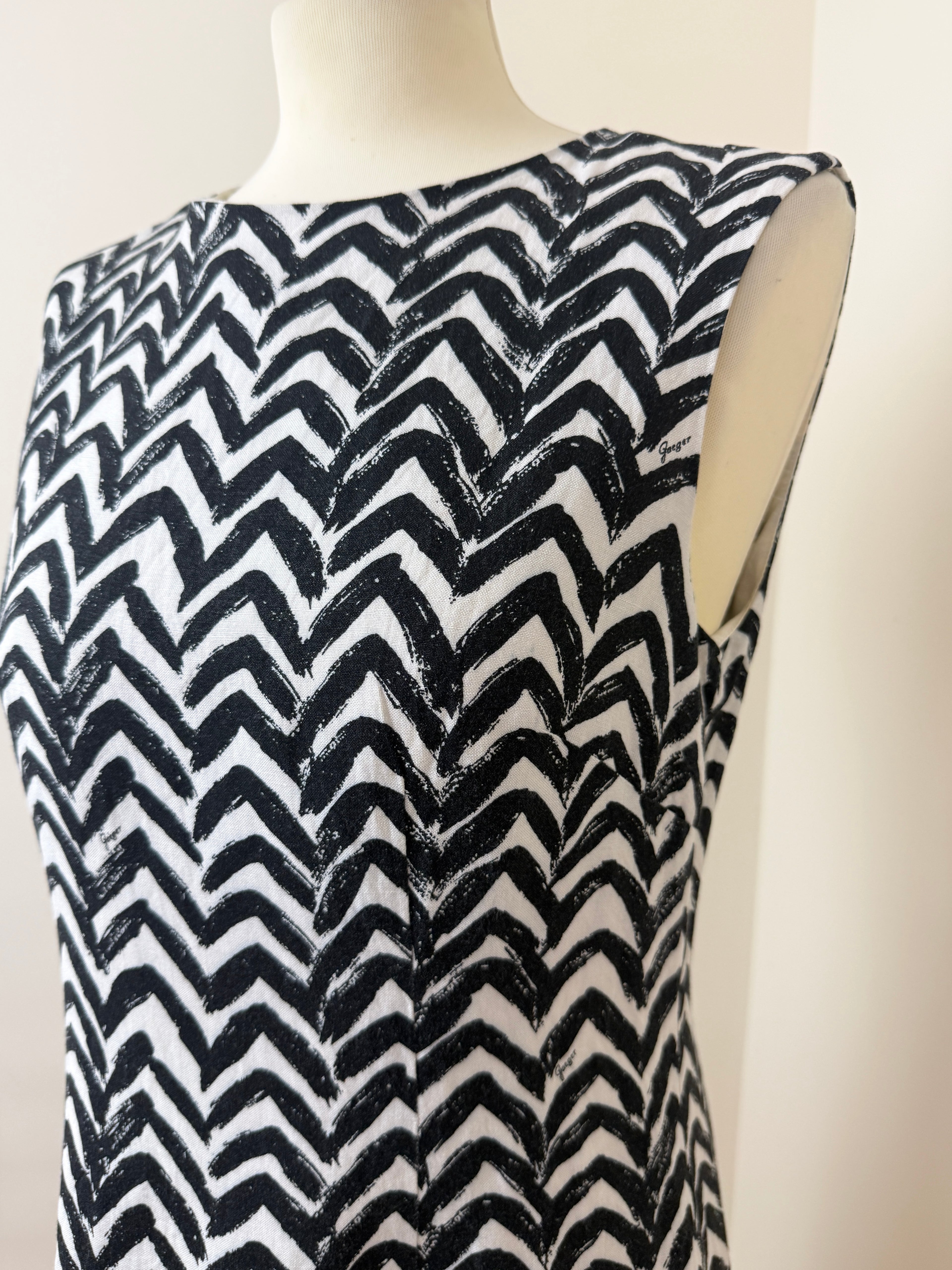 Jaeger Black Ivory Chevron Shift Dress UK12 Sleeveless Linen Blend Abstract