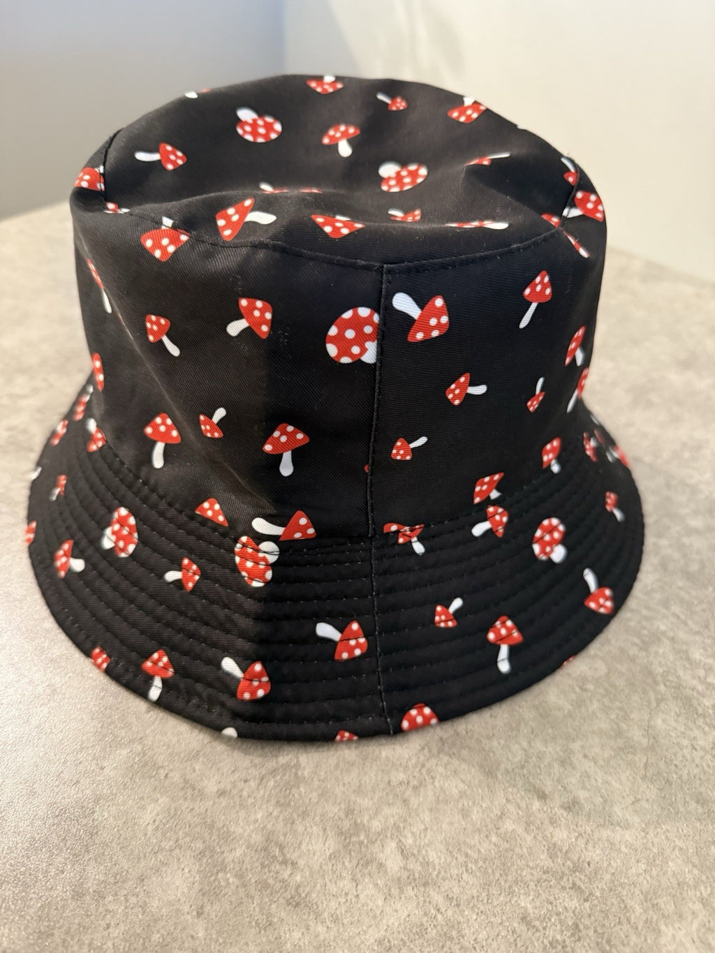 Black /Red Cotton Unisex Toadstool Bucket Hat - New