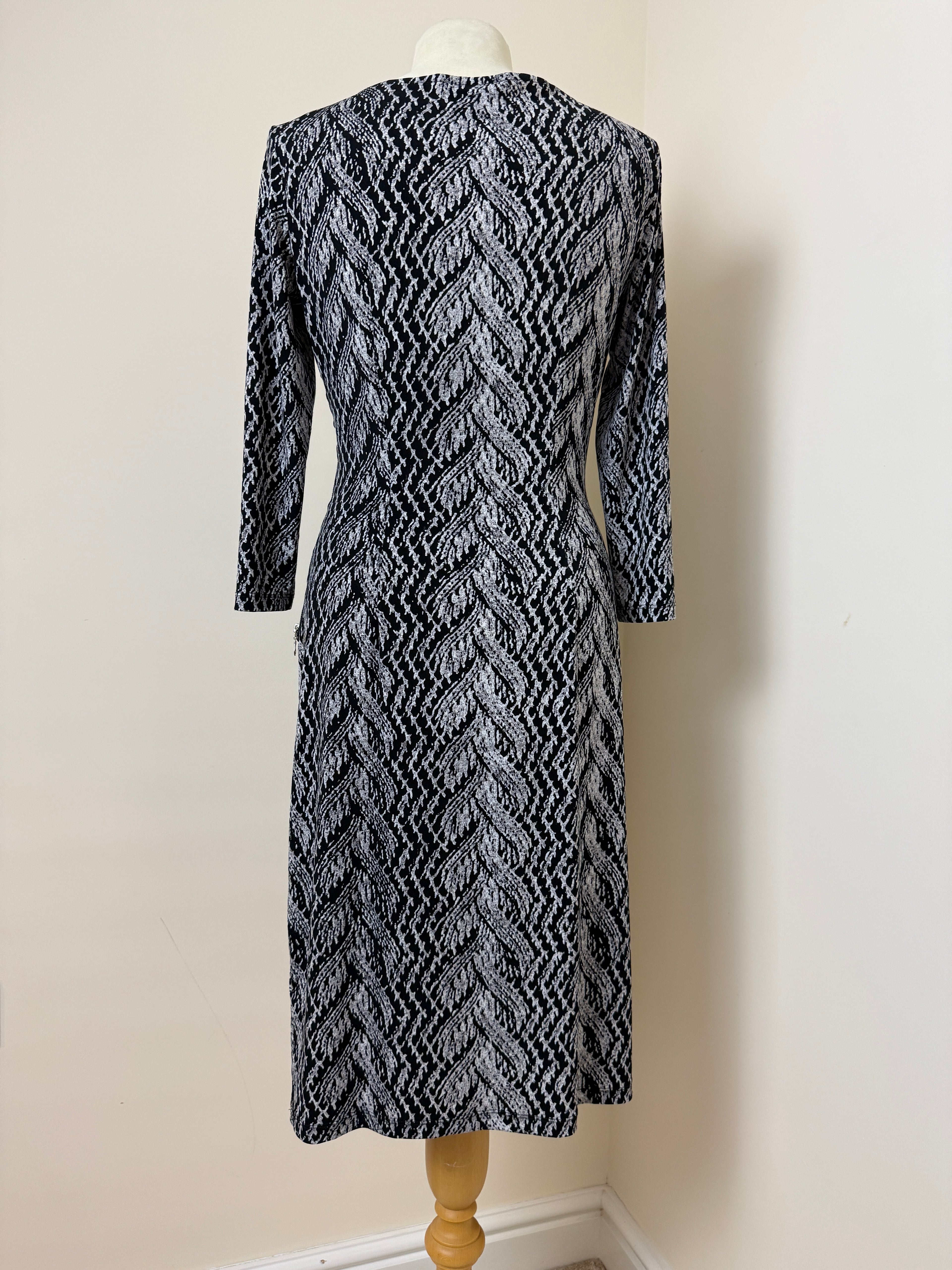 London Times Black White Wrap Dress UK 14 V Neck 3/4 Sleeve Stretch