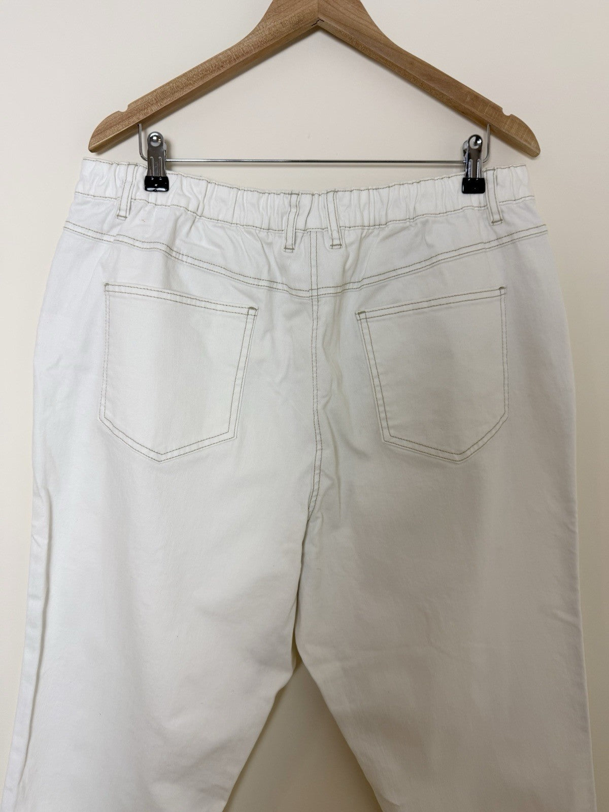 WoolOvers BNWT Soft White Cropped Jeans - UK20