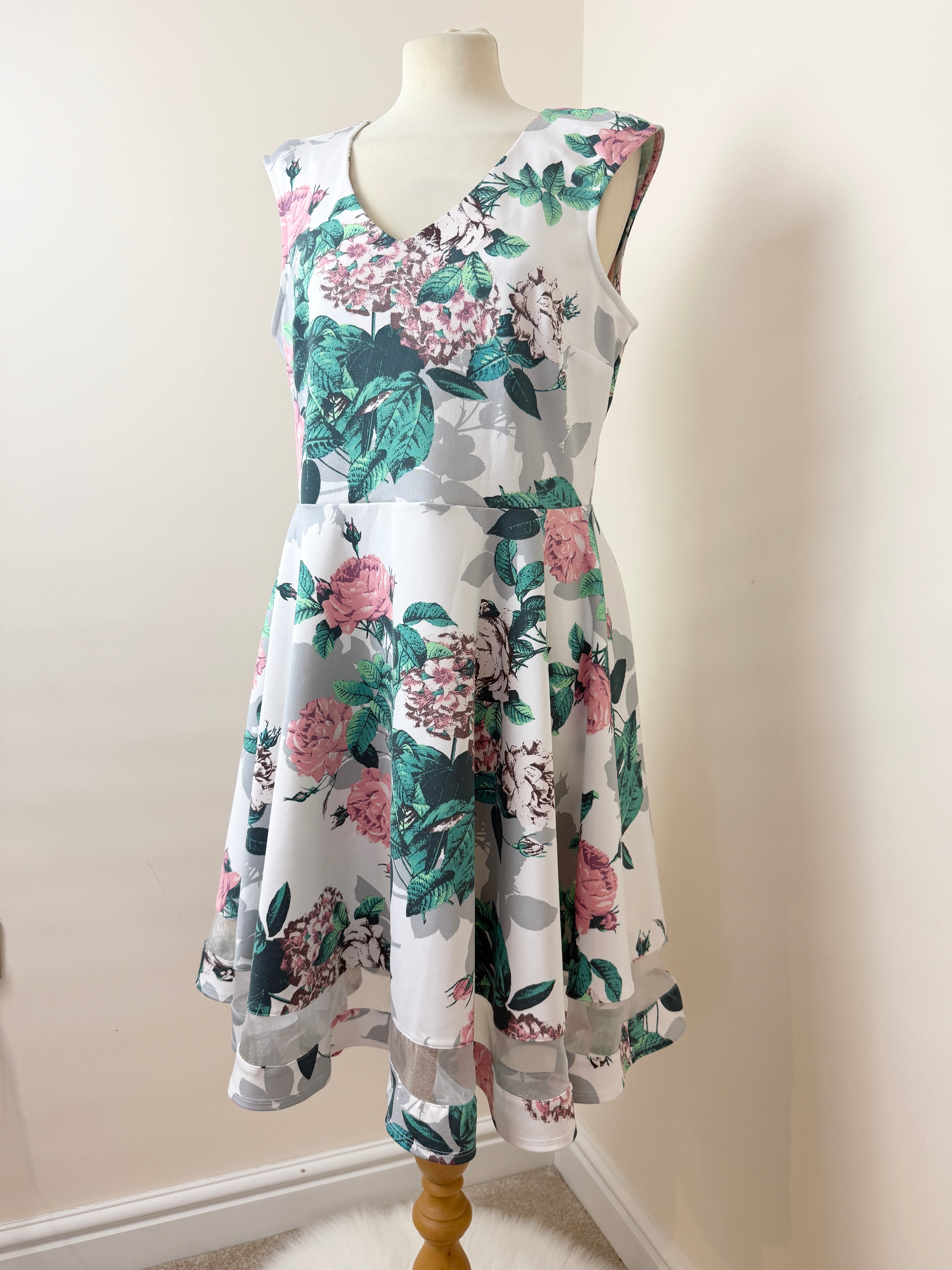 Papaya White Floral Fit & Flare Dress UK16 V-Neck Sleeveless Stretch