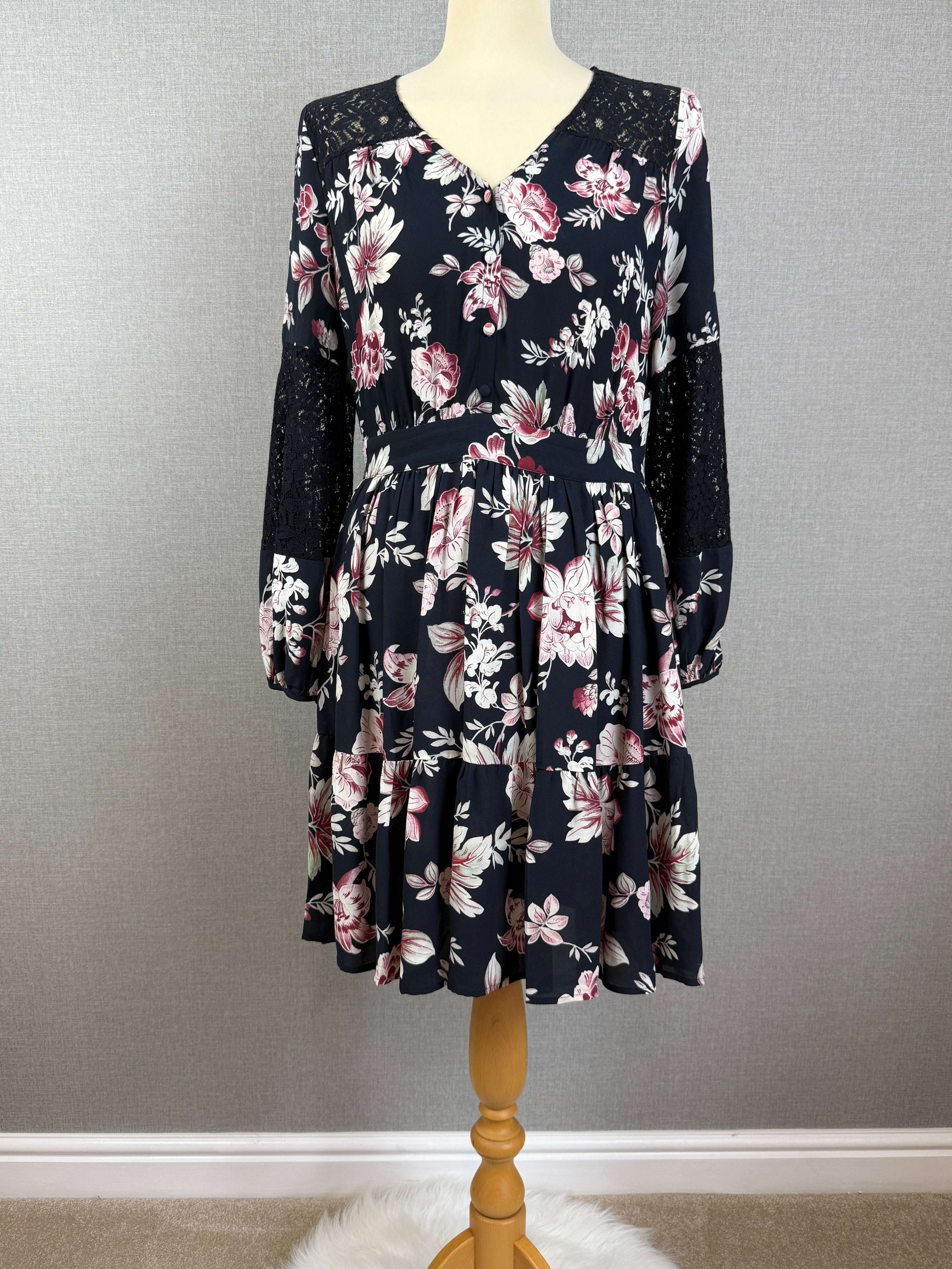 French Connection Black Floral Lace Skater Dress Size 12 – Preloved