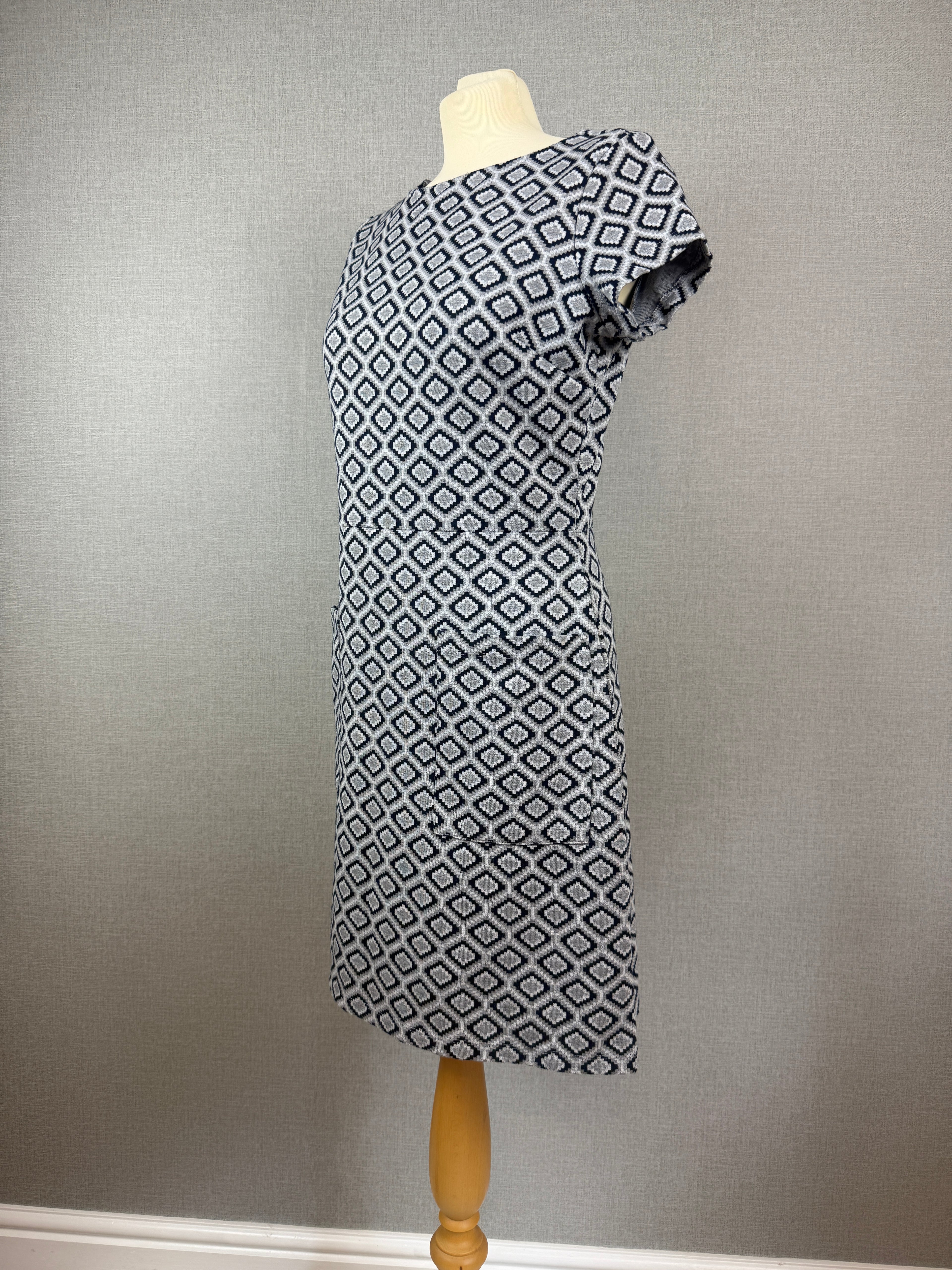 Grey & Black Geometric Print Fit & Flare Dress UK 12 – Pre-Loved