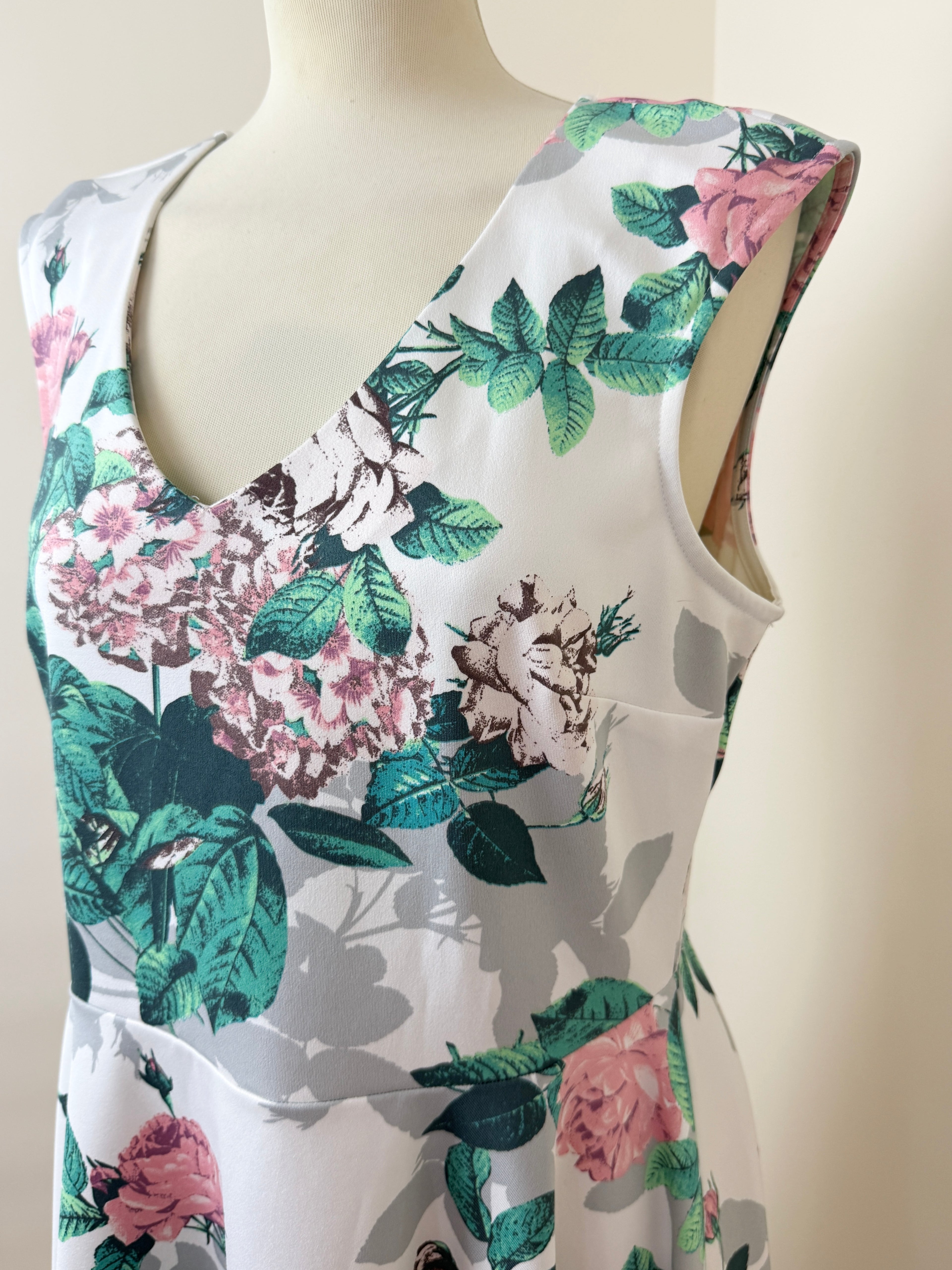 Papaya White Floral Fit & Flare Dress UK16 V-Neck Sleeveless Stretch