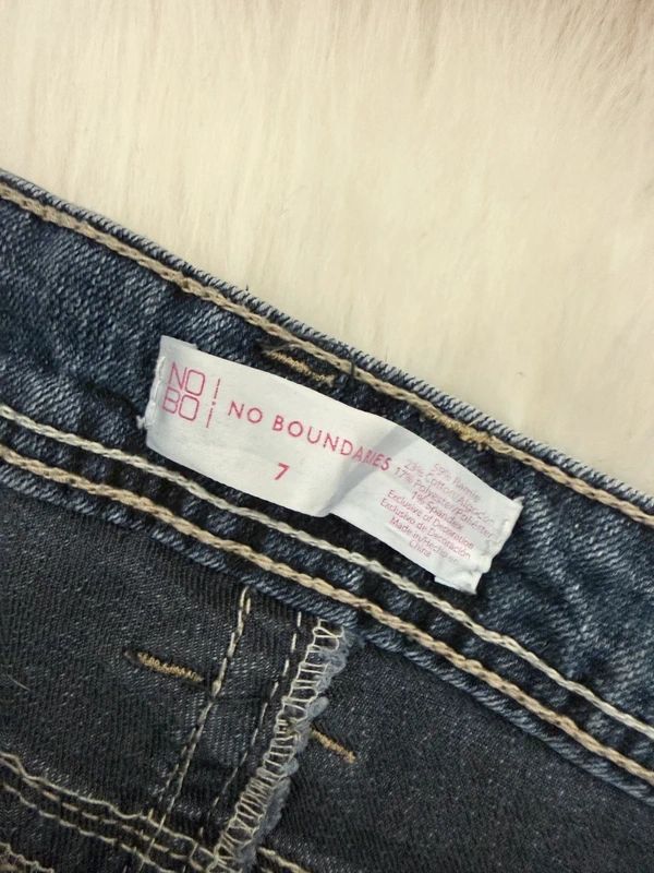 No Boundaries Y2K Embroidered Denim Shorts W28 Mid Blue Wash Rhinestone Cut Off