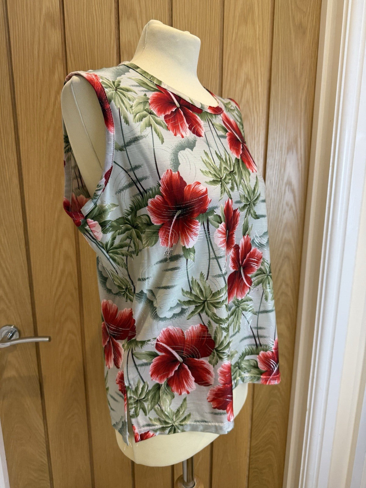 Asian Inspired Red/Green Floral Lily Sleeveless Top - Small