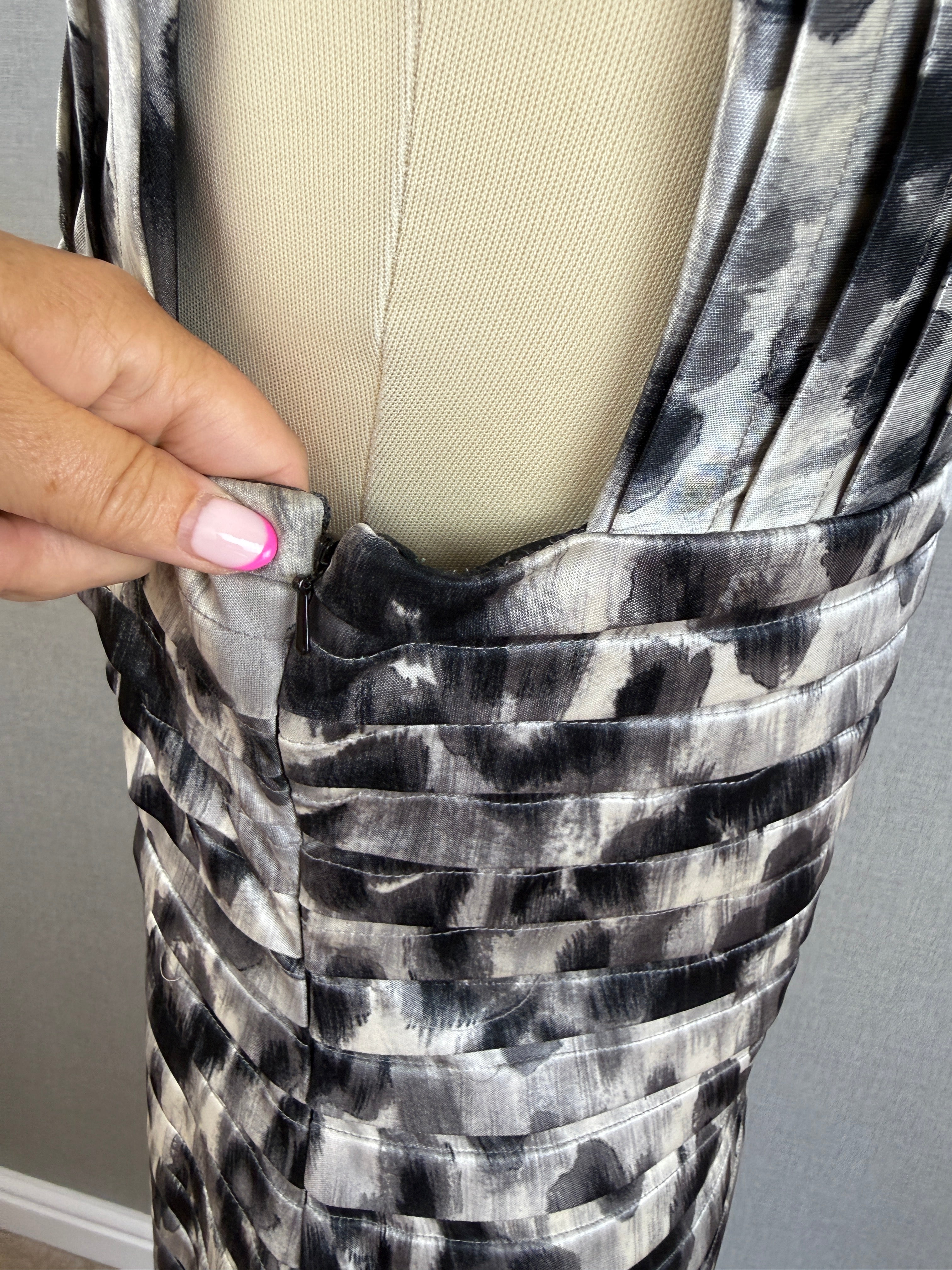 Gina Bacconi Abstract Print Pleated Occasion Dress UK 14 - Preloved