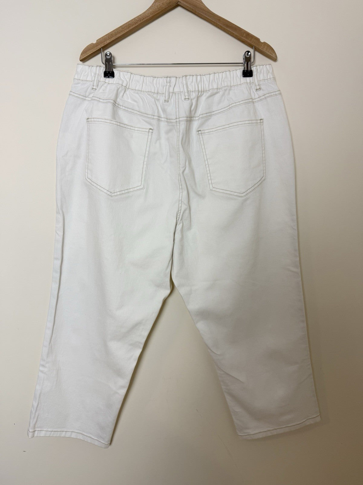 WoolOvers BNWT Soft White Cropped Jeans - UK20