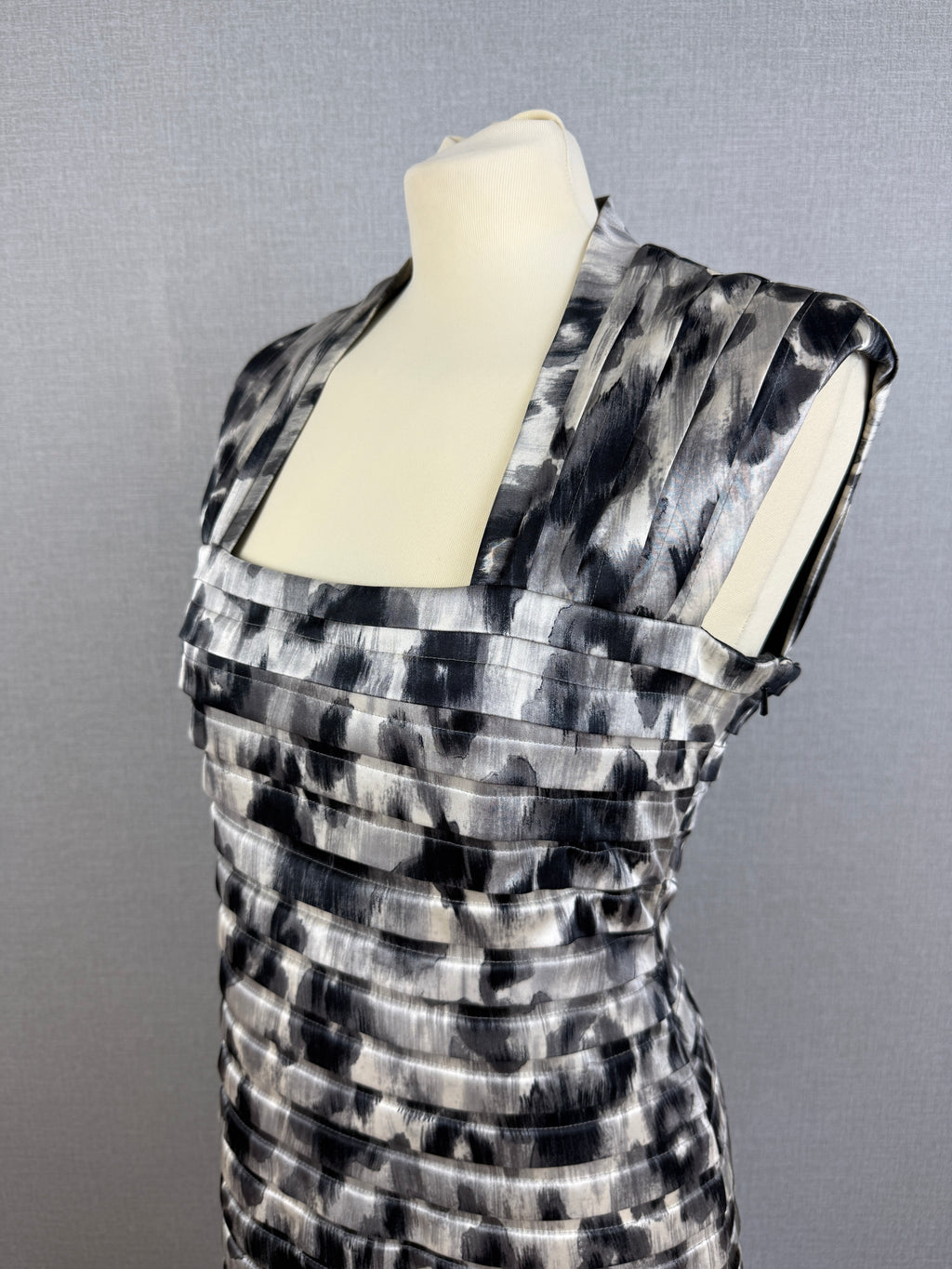 Gina Bacconi Abstract Print Pleated Occasion Dress UK 14 - Preloved