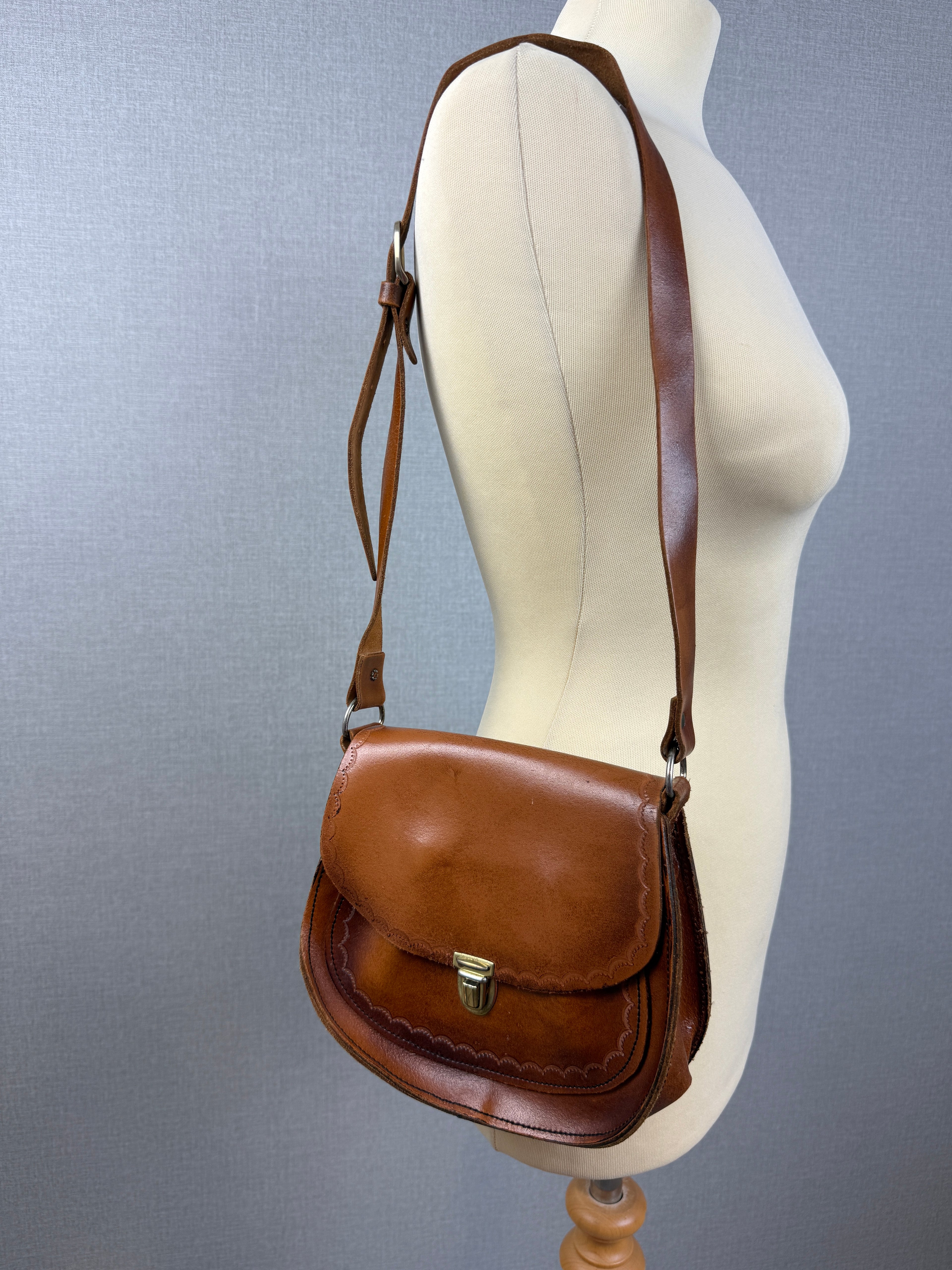 Vintage Brown Leather Crossbody Saddle Bag 9” x 8” – Preloved