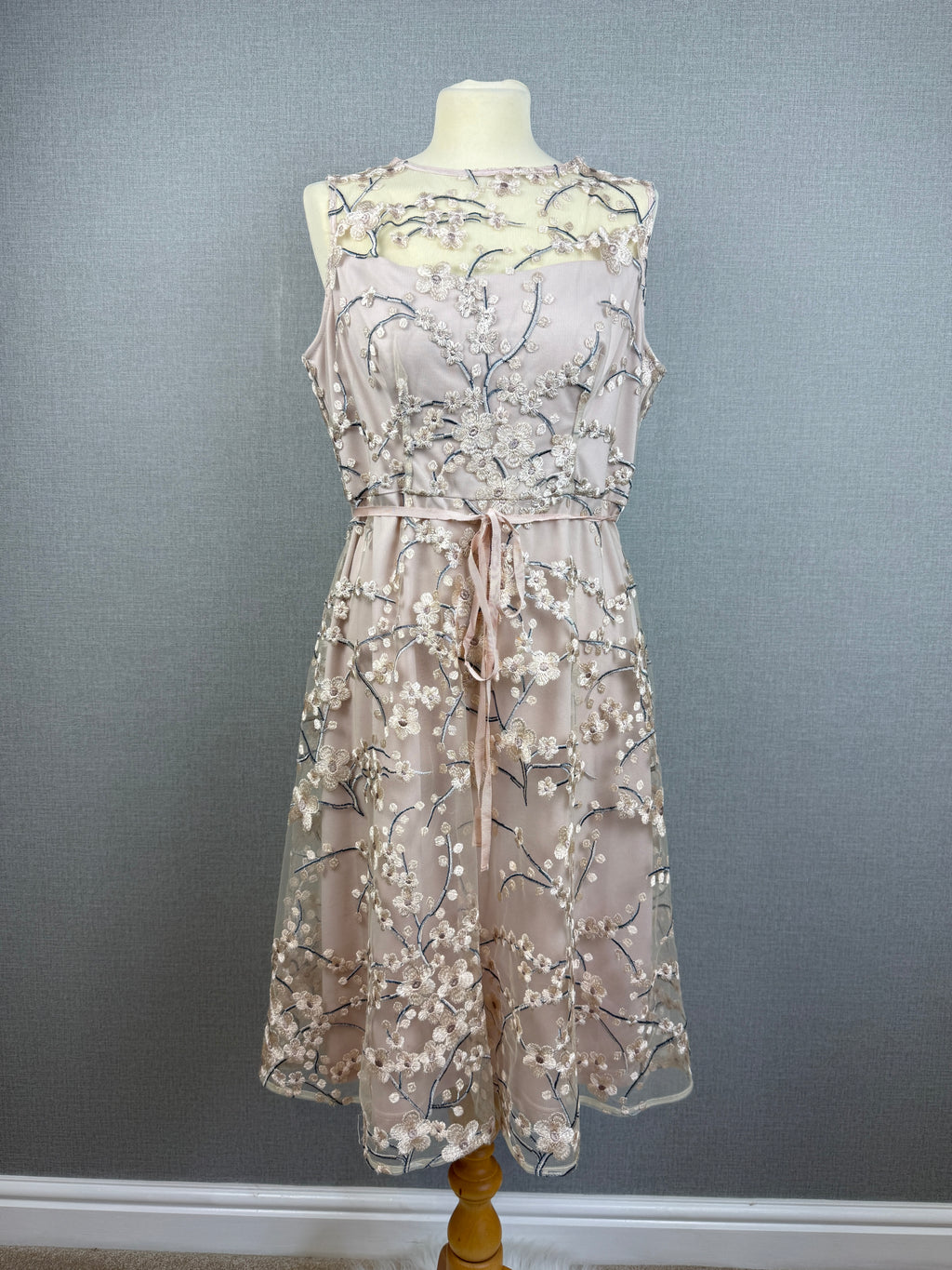Phase Eight Embroidered Floral Occasion Dress UK16 – Pre-Loved