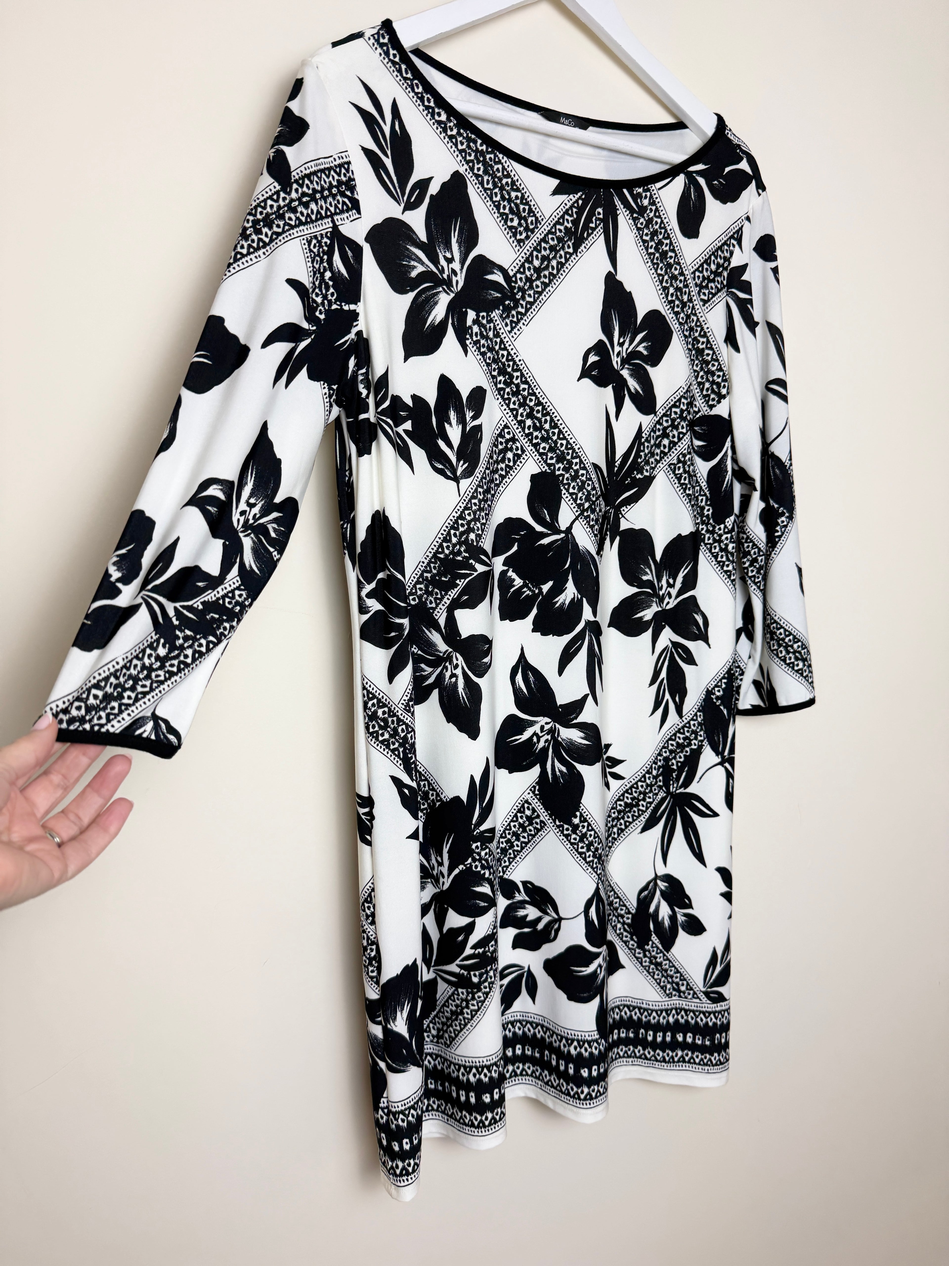M&Co Black Ivory Floral Print Lined Shift Dress - UK16