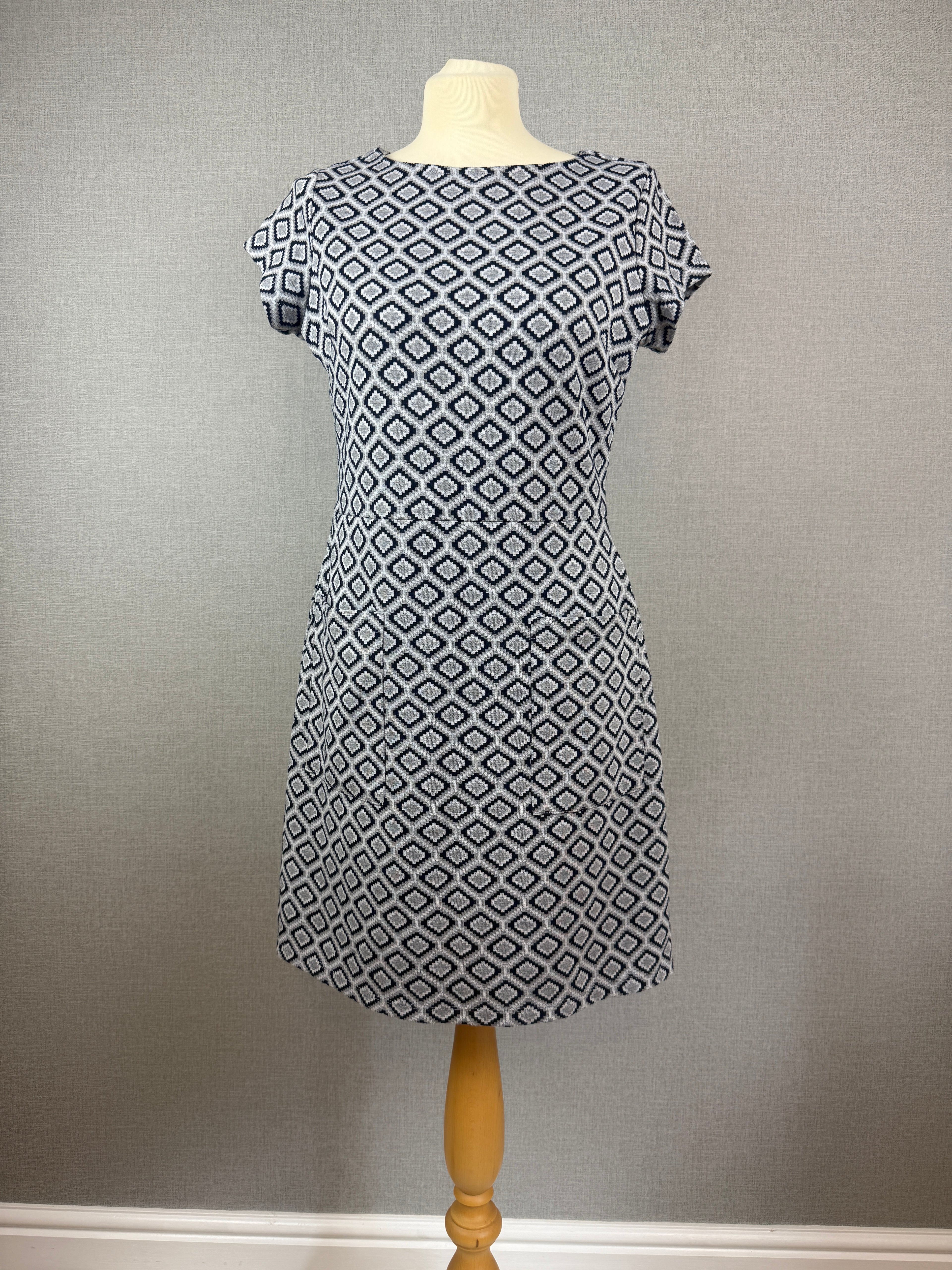 Grey & Black Geometric Print Fit & Flare Dress UK 12 – Pre-Loved