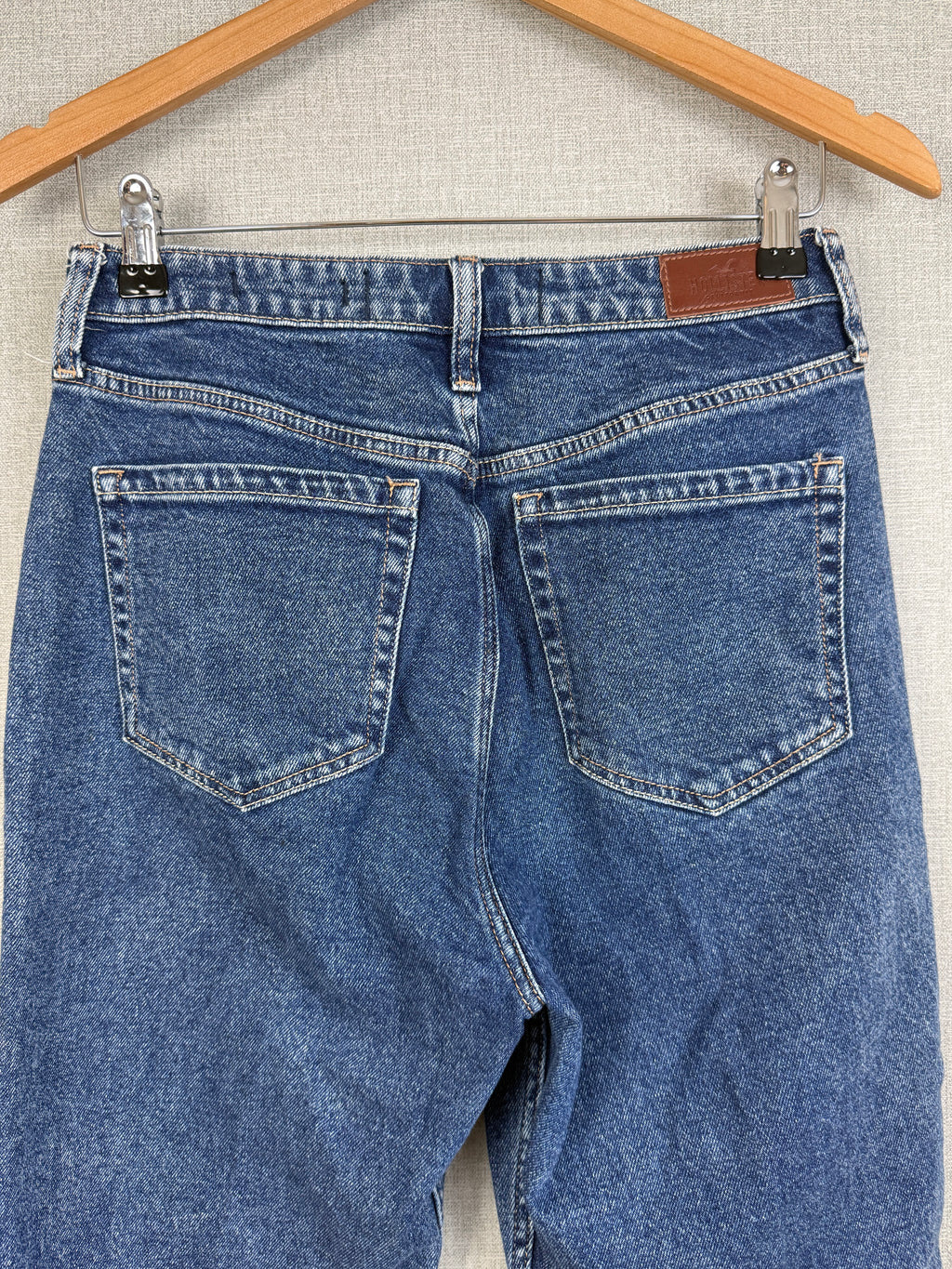 Hollister Ultra High Rise Mom Jeans Dark Wash Denim W28 L27 UK8