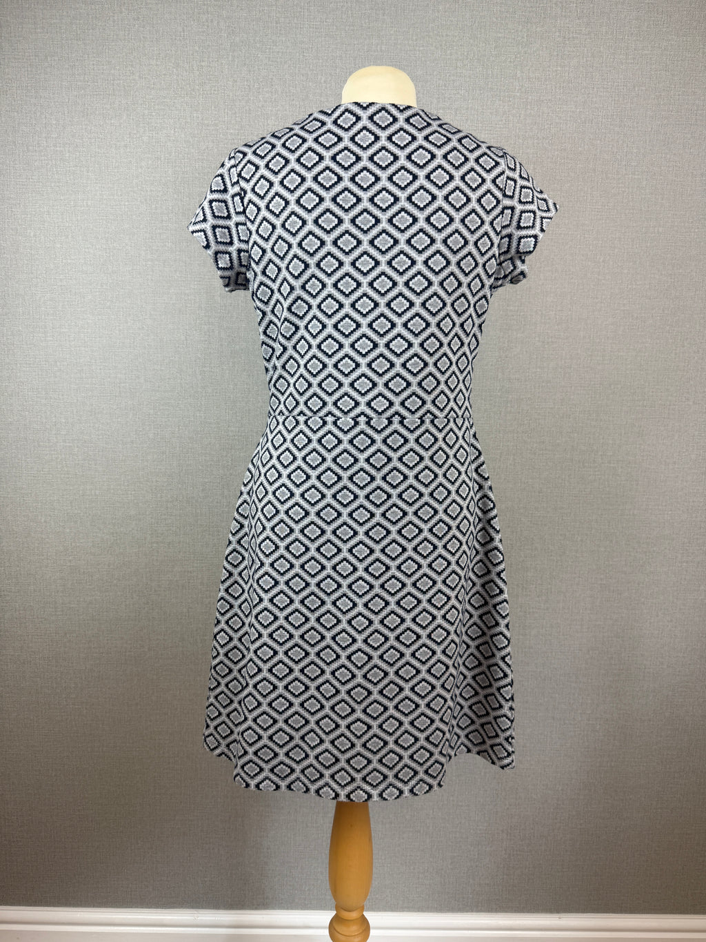 Grey & Black Geometric Print Fit & Flare Dress UK 12 – Pre-Loved