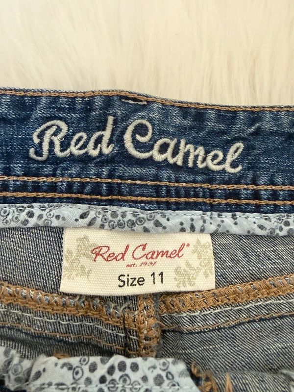 Red Camel Candice Embroidered Dark Wash Stretch Denim Micro Shorts – Boho Festival Style (UK 12/14)