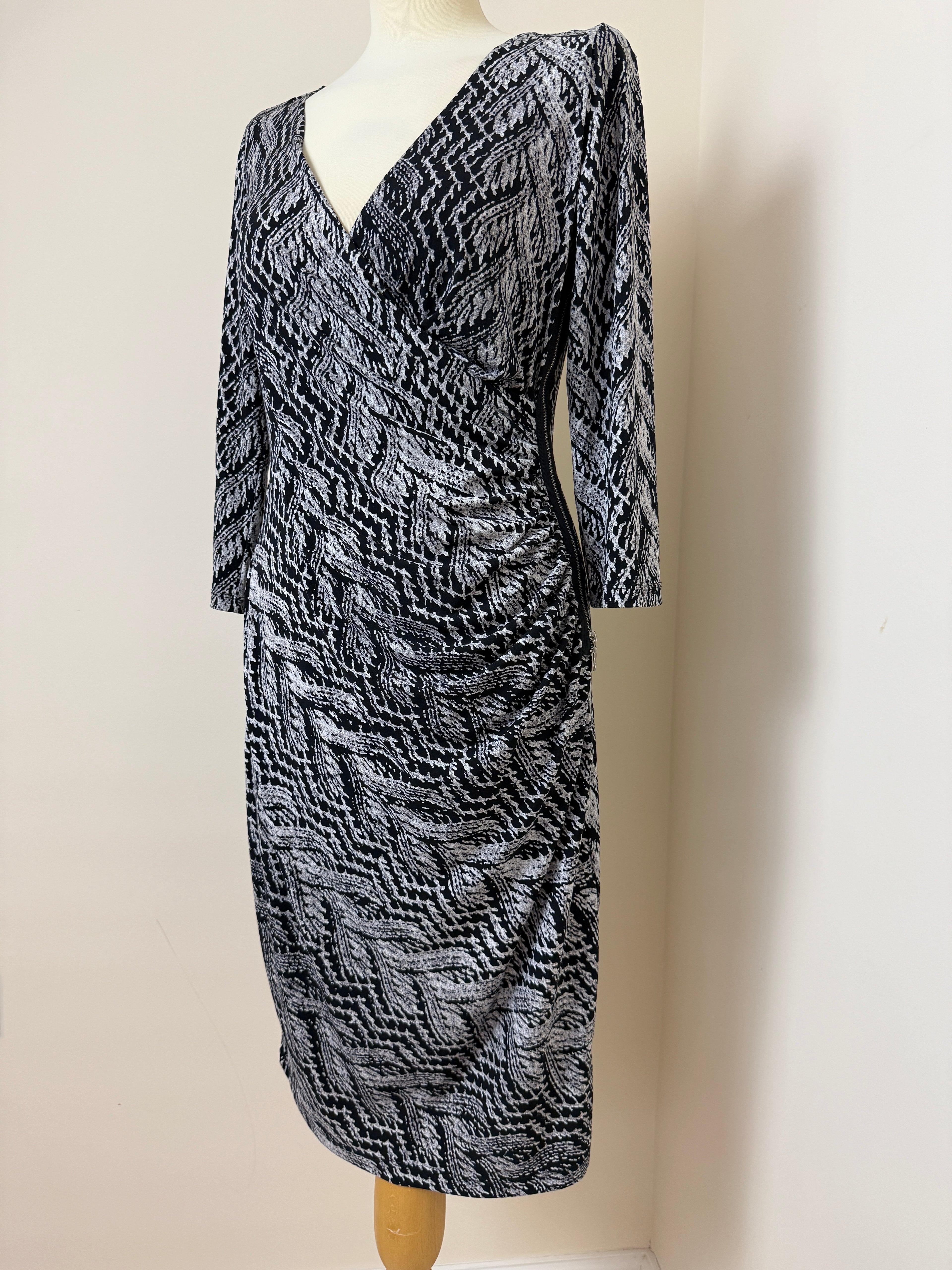 London Times Black White Wrap Dress UK 14 V Neck 3/4 Sleeve Stretch