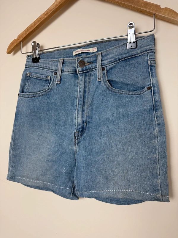 Levi’s Mile High Denim Shorts Light Wash High Waisted W27