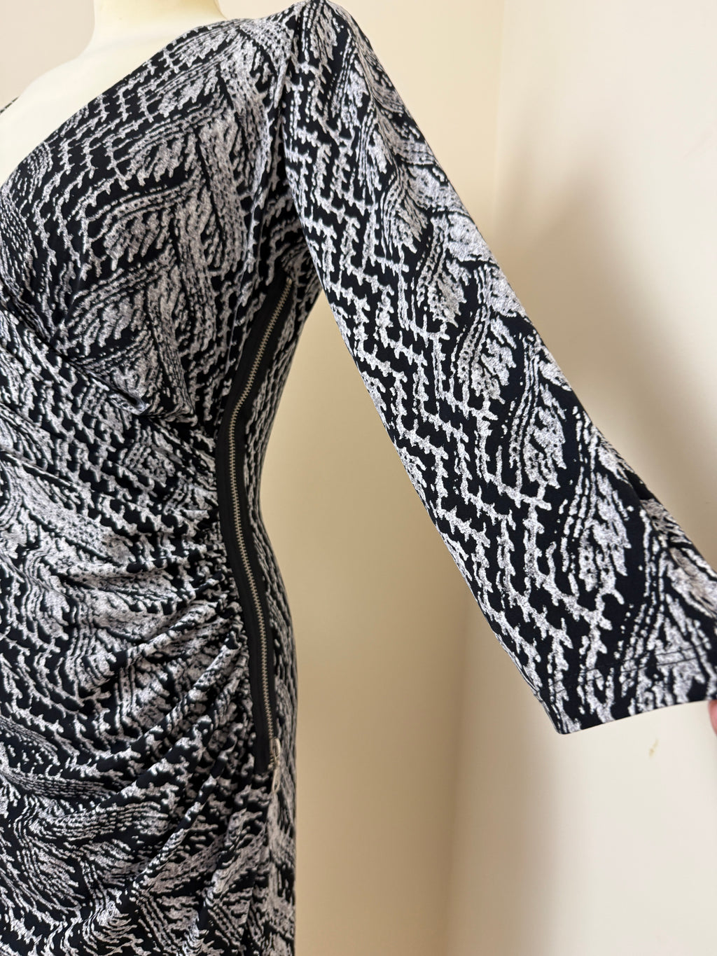 London Times Black White Wrap Dress UK 14 V Neck 3/4 Sleeve Stretch