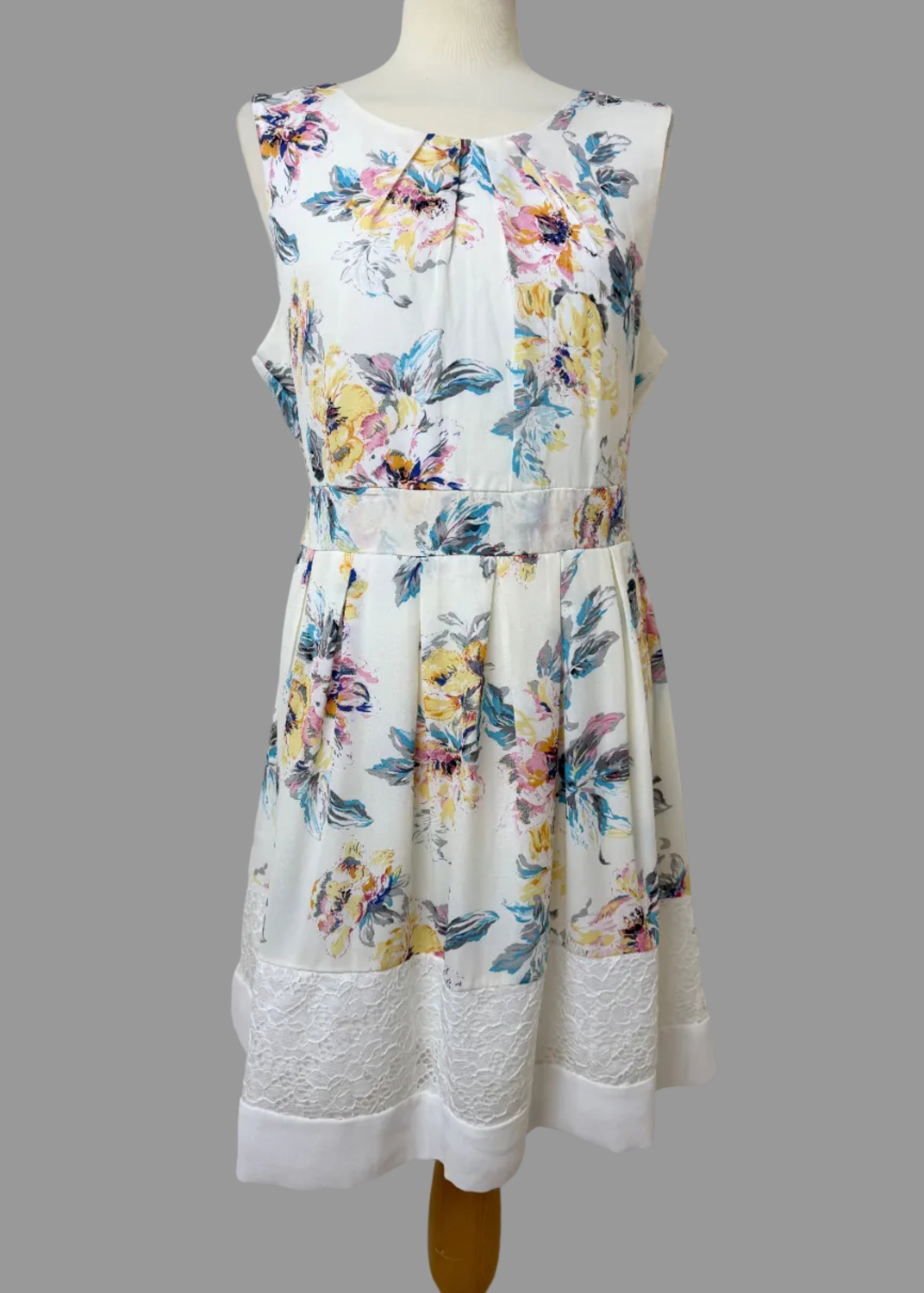 Izabel London Floral Dress UK16 BNWT Sleeveless Pleated High Neck Fit & Flare