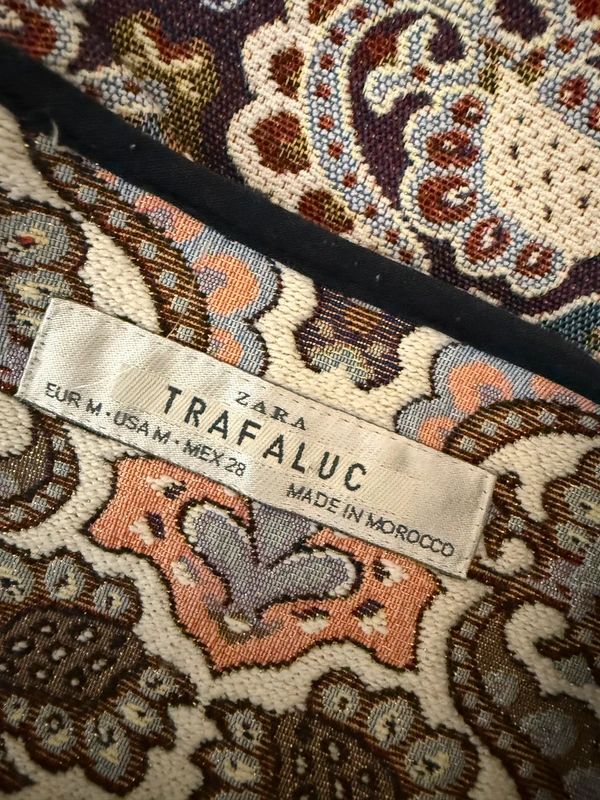 Zara Trafaluc Tapestry Jacket Boho Paisley Floral Quilted Duster Medium