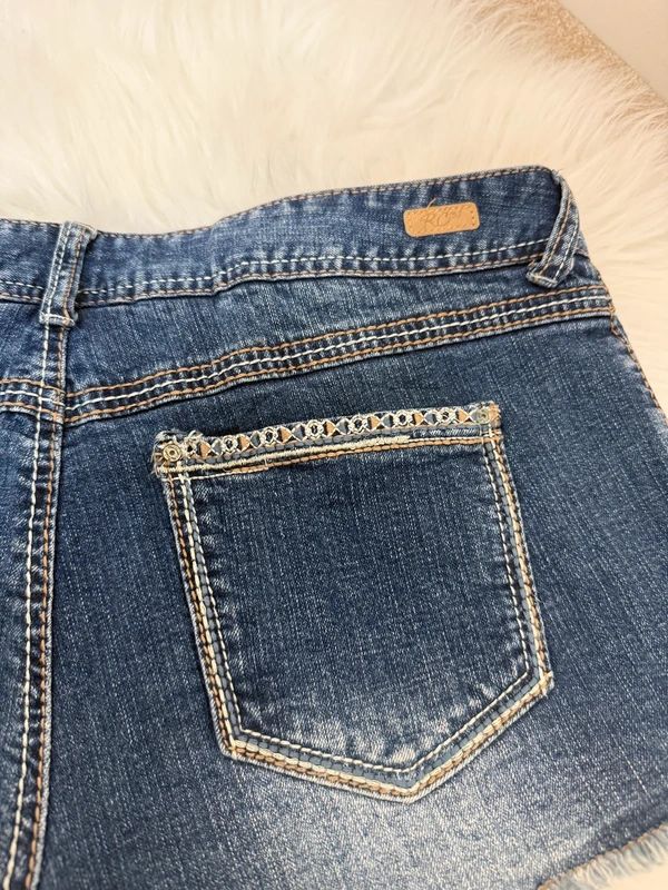 Red Camel Candice Embroidered Dark Wash Stretch Denim Micro Shorts – Boho Festival Style (UK 12/14)